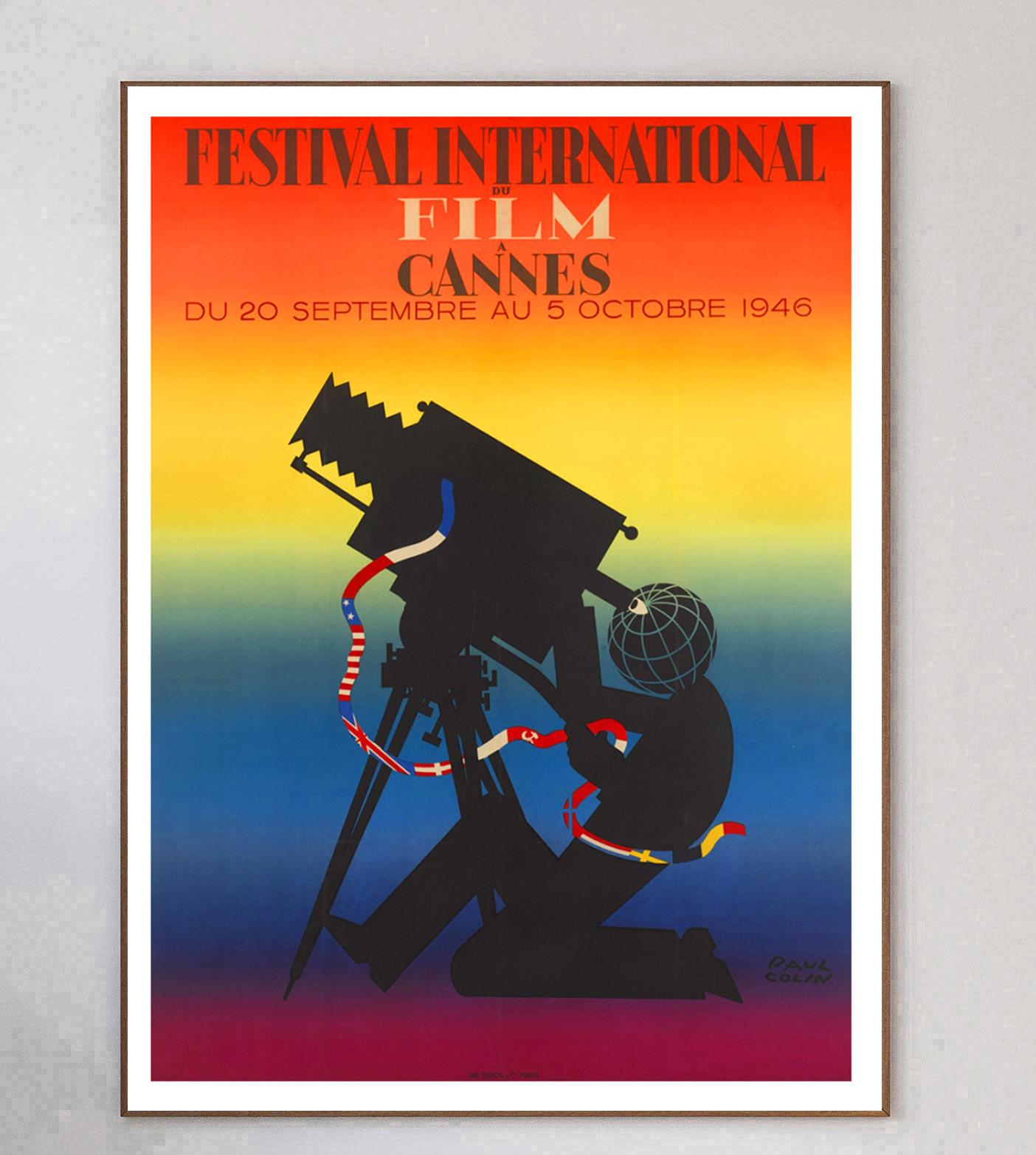 Dieses Plakat für das 1. Internationale Filmfestival von Cannes im Jahr 1946, das vom 20. September bis zum 5. Oktober in Cannes, Frankreich, stattfand. Das wunderschöne Design wurde von dem berühmten französischen Plakatkünstler Paul Colin