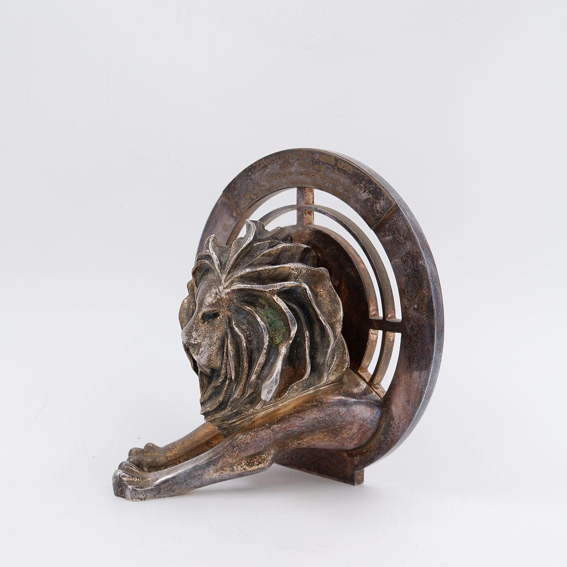 Lion de Cannes en bronze argenté par A. Bertrand de Paris, décerné lors de la cérémonie de remise des prix 2011 en vente 5