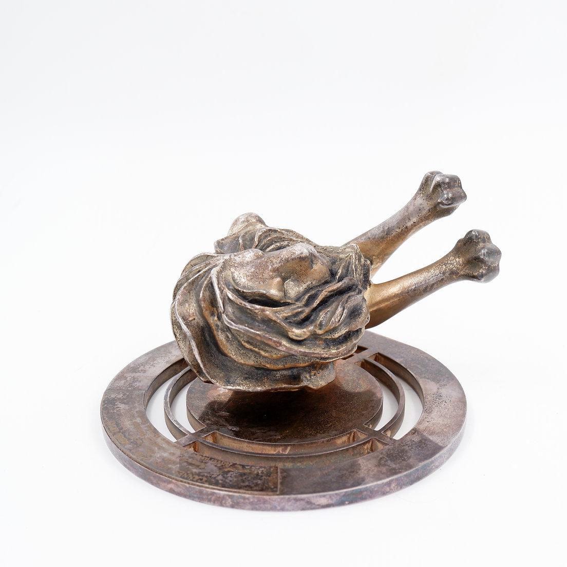 Lion de Cannes en bronze argenté par A. Bertrand de Paris, décerné lors de la cérémonie de remise des prix 2011 en vente 6