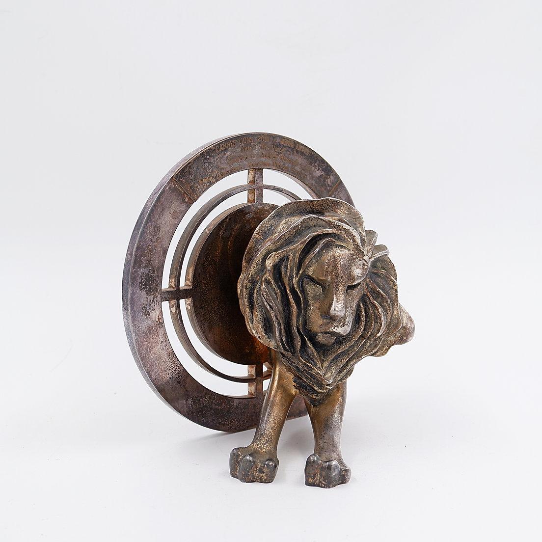 Lion de Cannes en bronze argenté par A. Bertrand de Paris, décerné lors de la cérémonie de remise des prix 2011 en vente 2