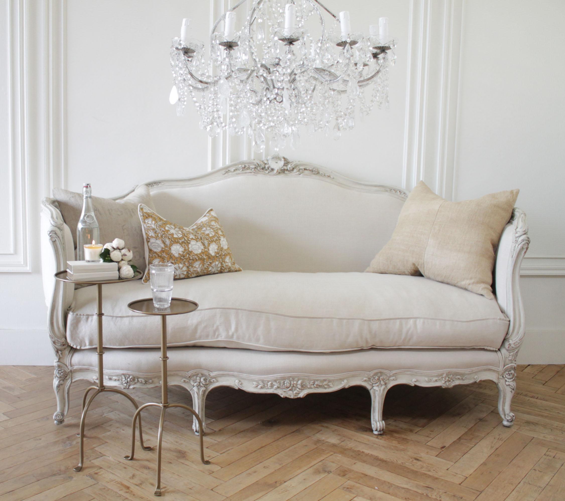 Table à boissons Cannes en fer, finition laiton.
Inspirée de la version antique, cette table à boire haute est en fer forgé avec un plateau rond. Proposé en finition fer foncé ou en finition laiton antique.
Fabriqué aux États-Unis, conçu sur mesure
