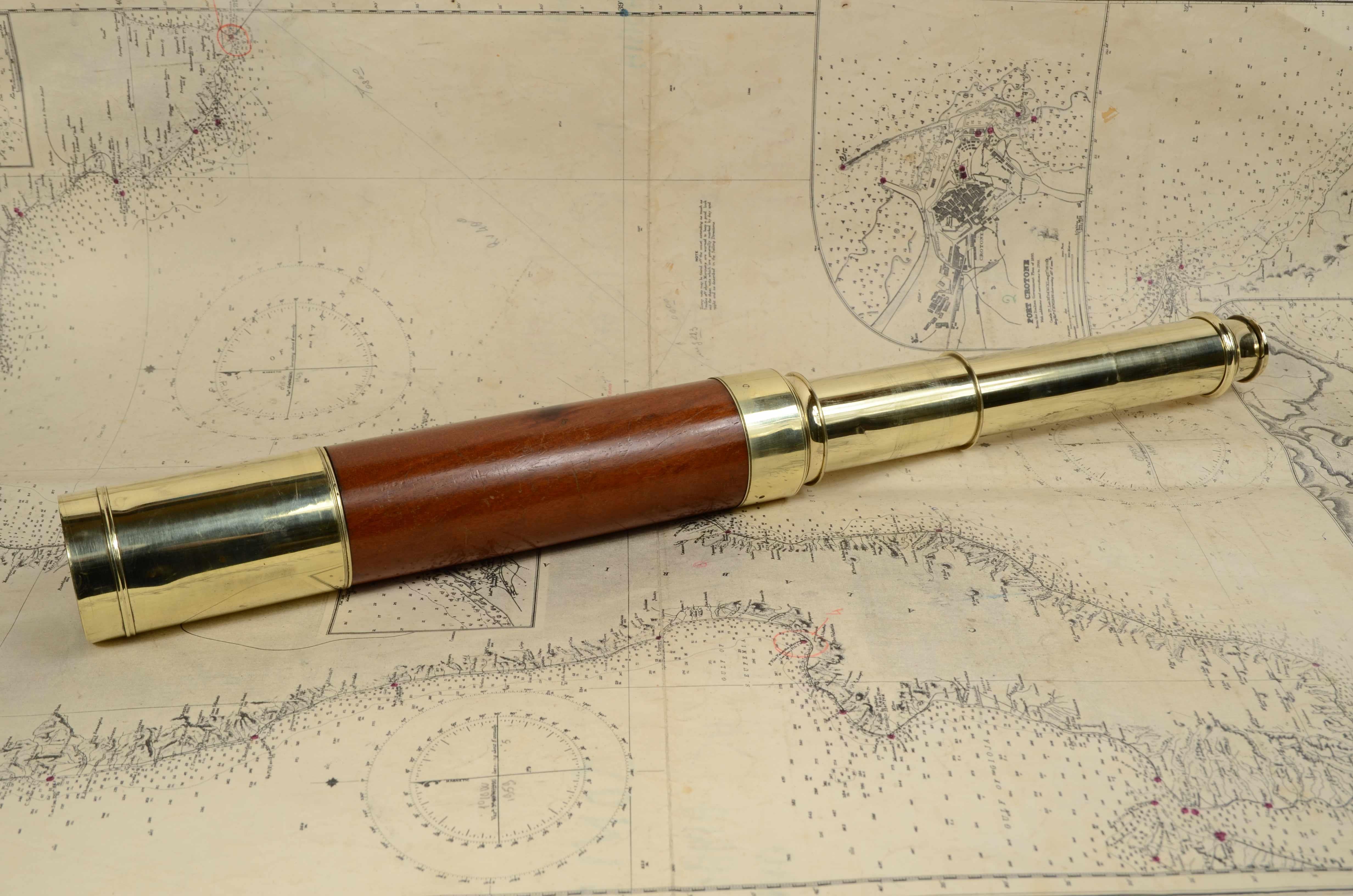 Brass and wood telescope 2 extensions signed J. Somalvico circa 1820 In Good Condition In Milan, IT