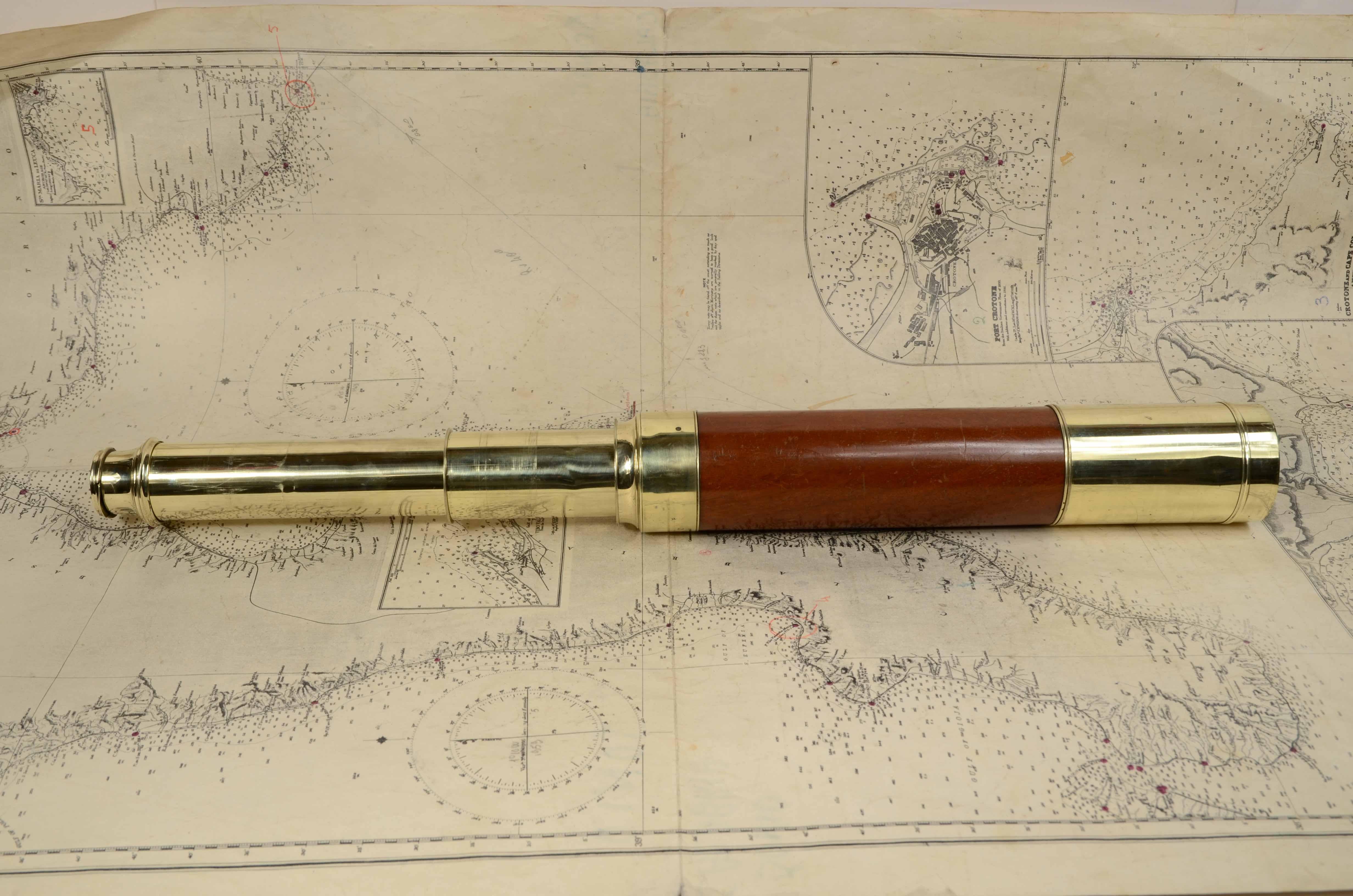 Early 19th Century Brass and wood telescope 2 extensions signed J. Somalvico circa 1820