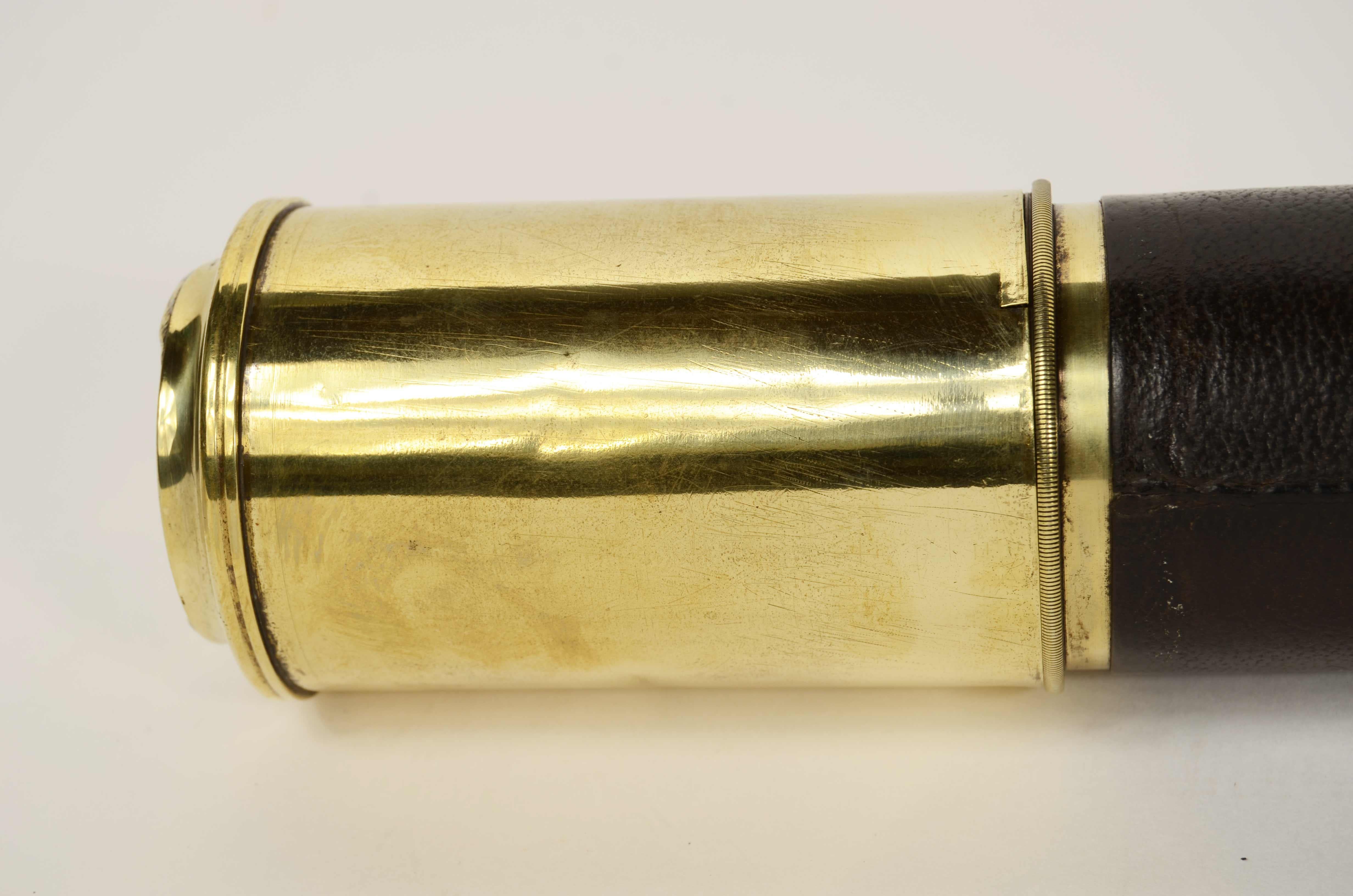 Cannocchiale a sezione tonda in ottone con impugnatura di cuoio Inghilterra 1850 in vendita 6