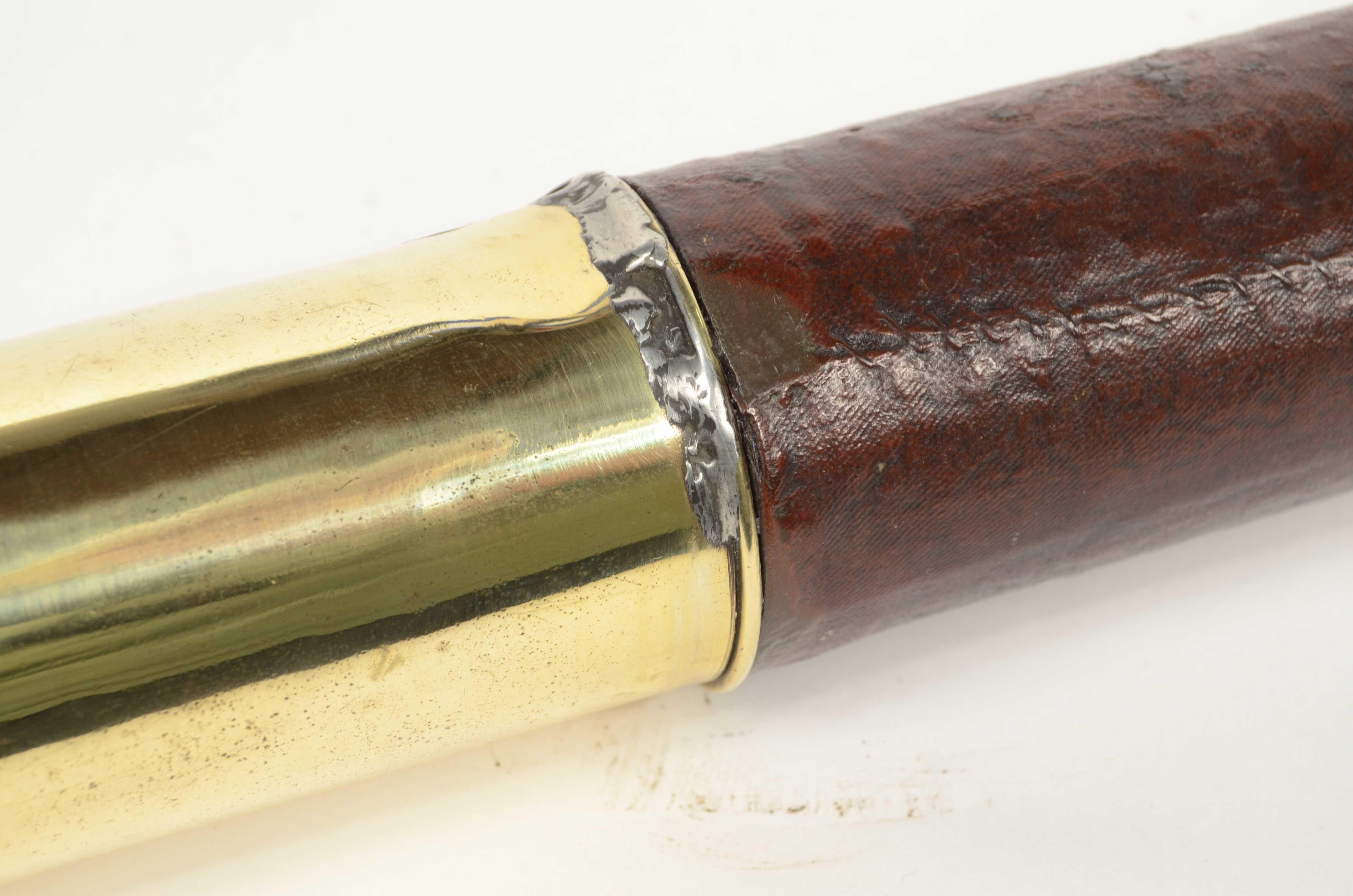 Cannocchiale a sezione tonda in ottone con impugnatura rivestita di cuoio 1850 in vendita 7
