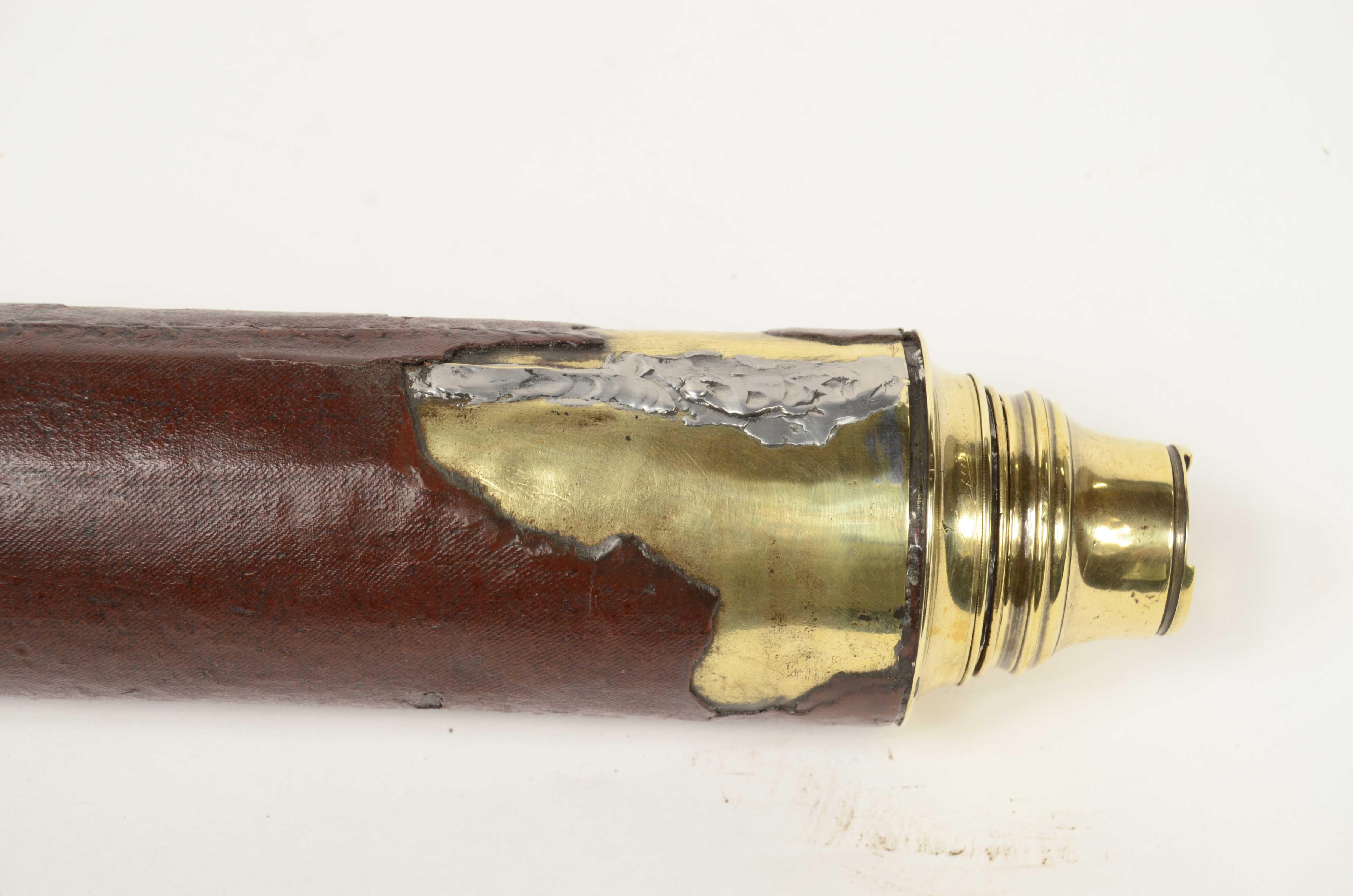 Cannocchiale a sezione tonda in ottone con impugnatura rivestita di cuoio 1850 in vendita 1