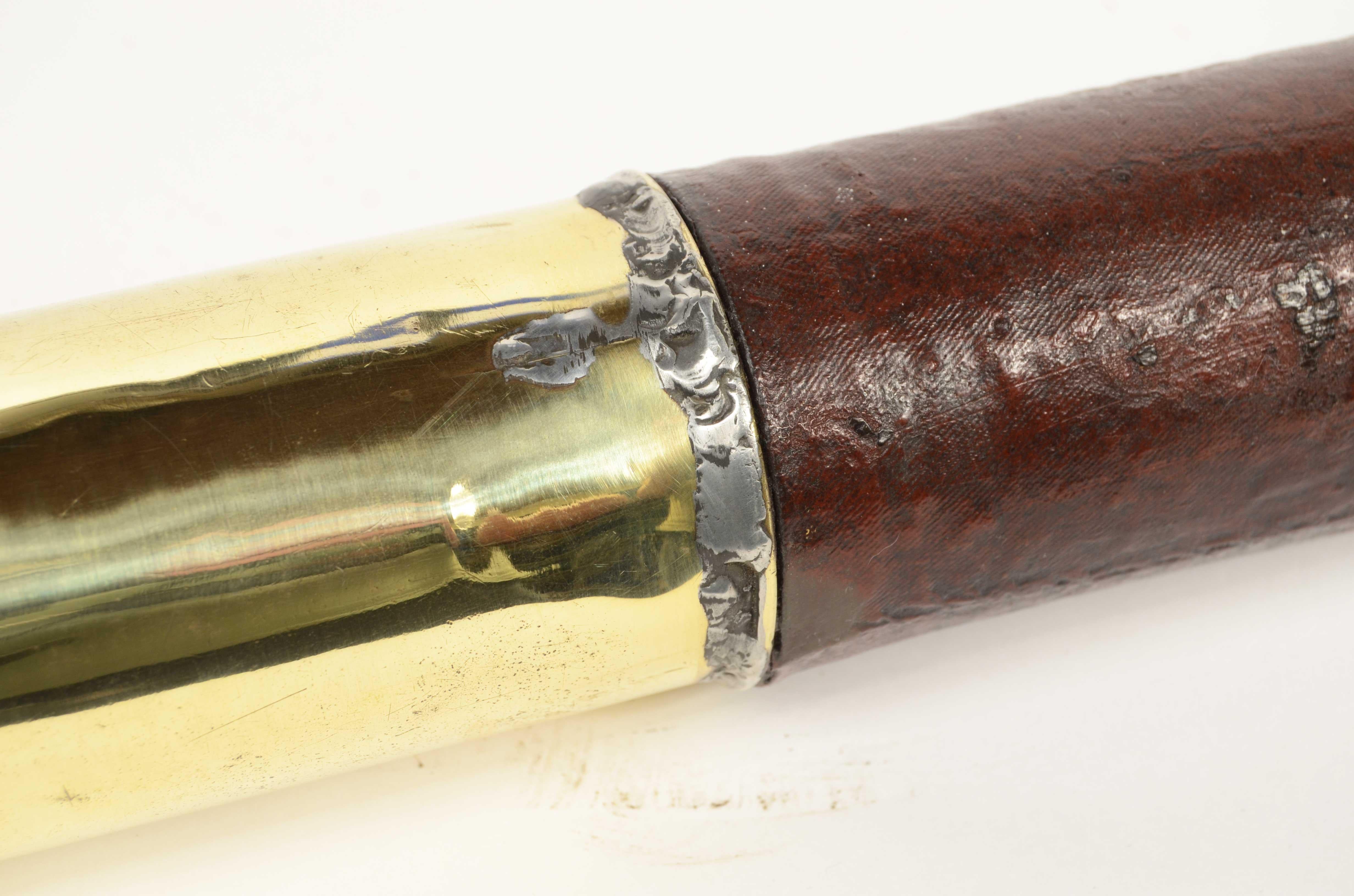 Cannocchiale a sezione tonda in ottone con impugnatura rivestita di cuoio 1850 in vendita 3