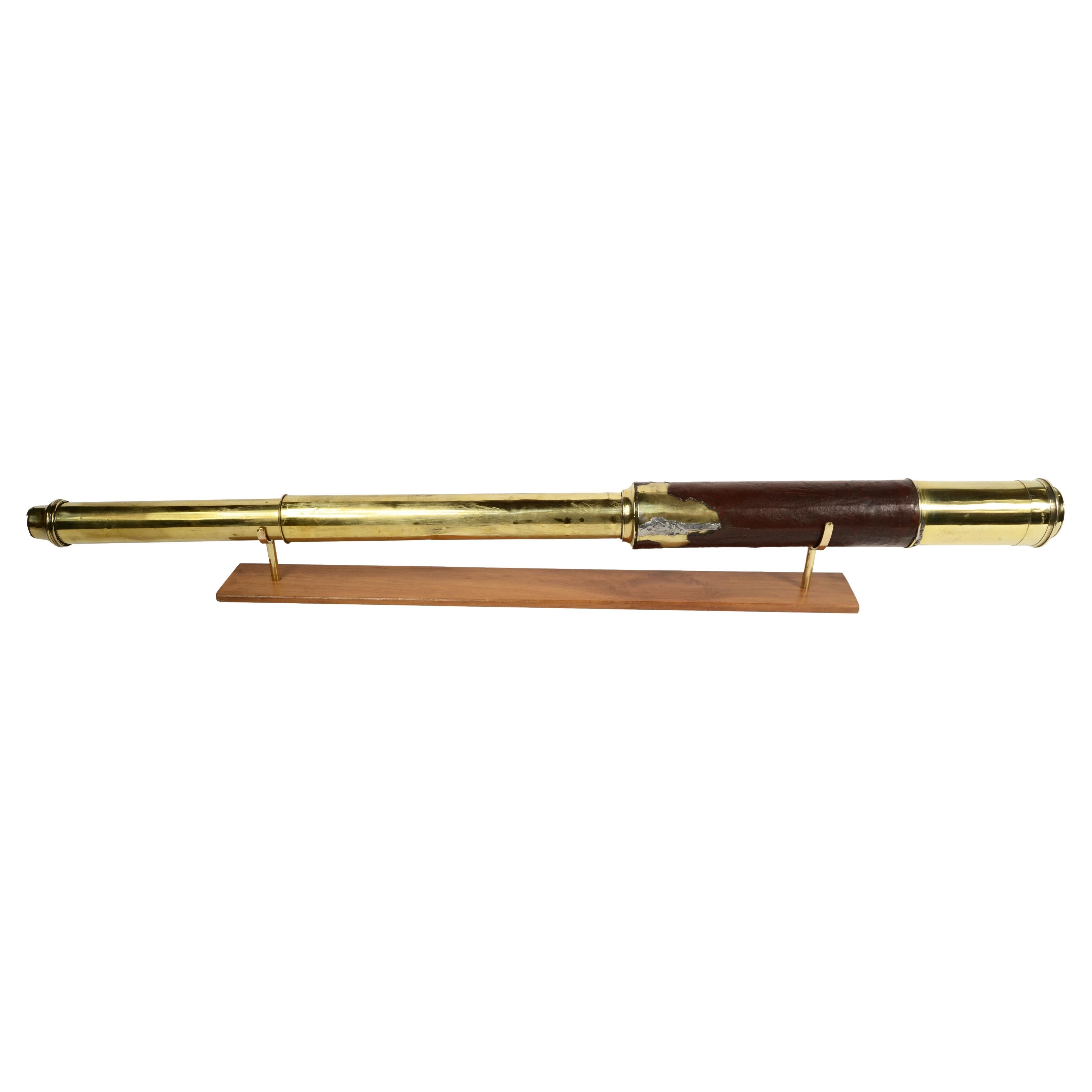 Rundes Messingfernrohr mit lederbezogenem Griff 1850