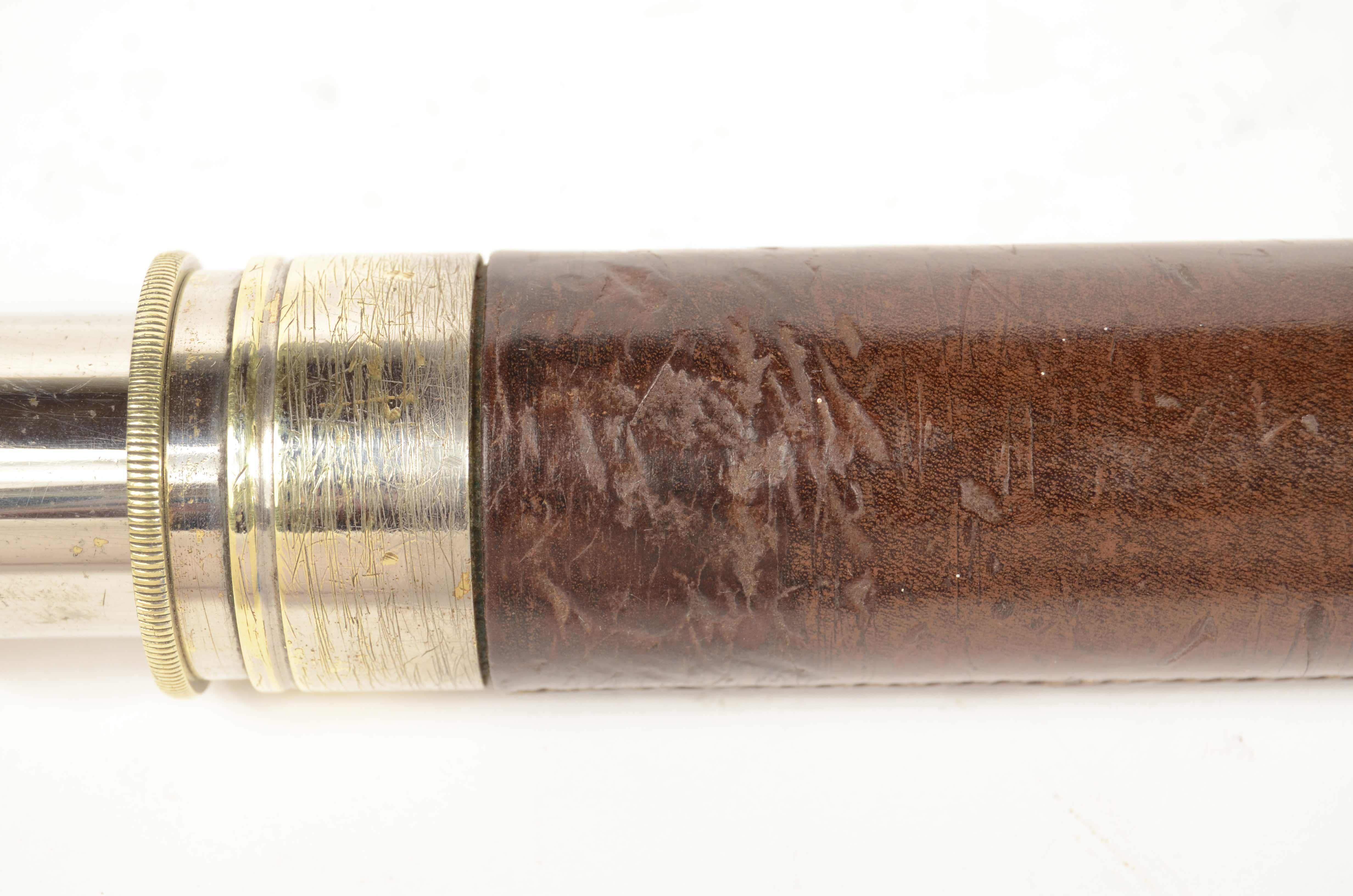 Cannocchiale a sezione tonda in ottone cromato e cuoio Inghilterra primi '900 in vendita 7