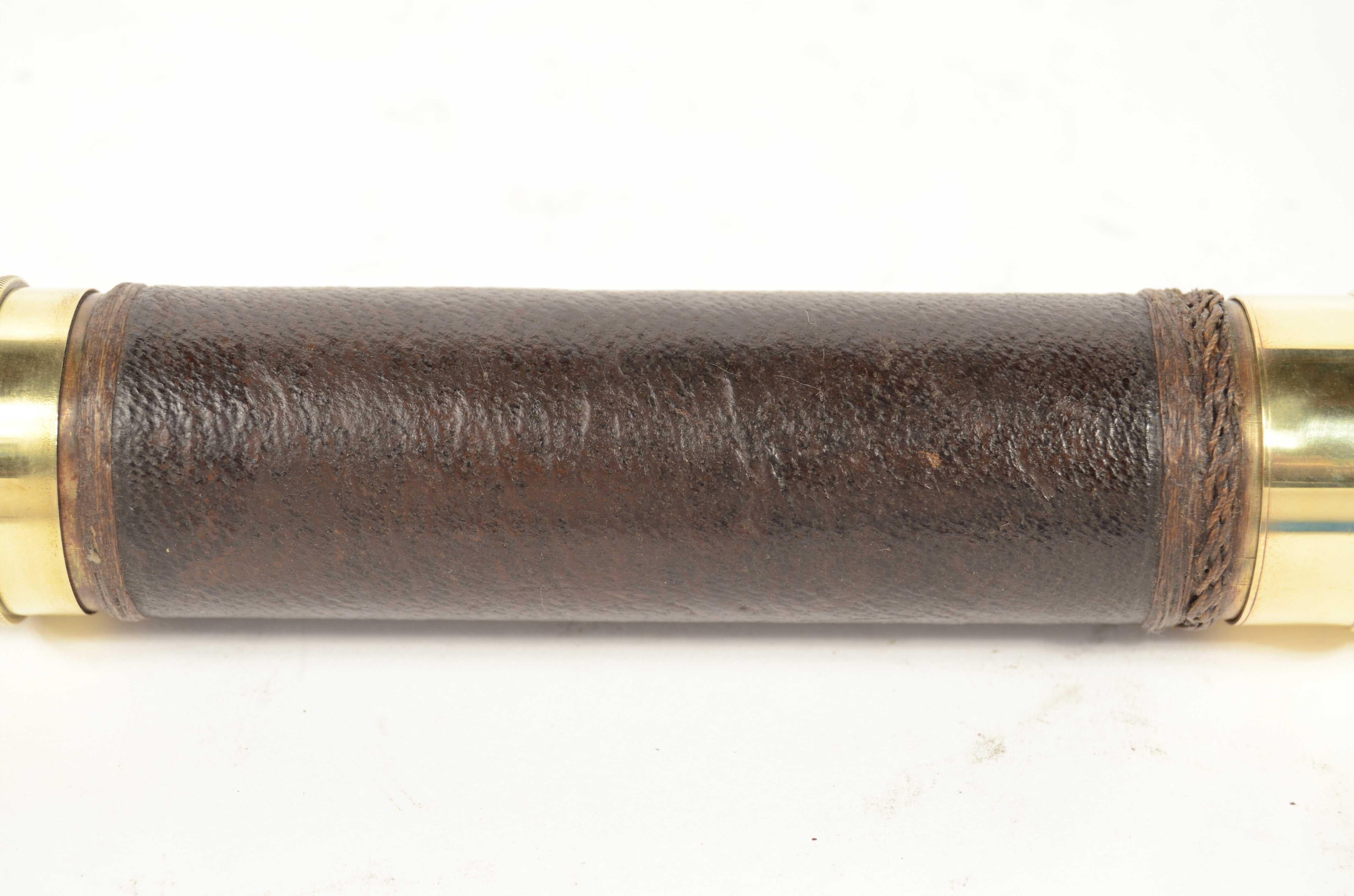 Télescope de mise au point rond en laiton et cuir avec 3 extensions  1870 en vente 7