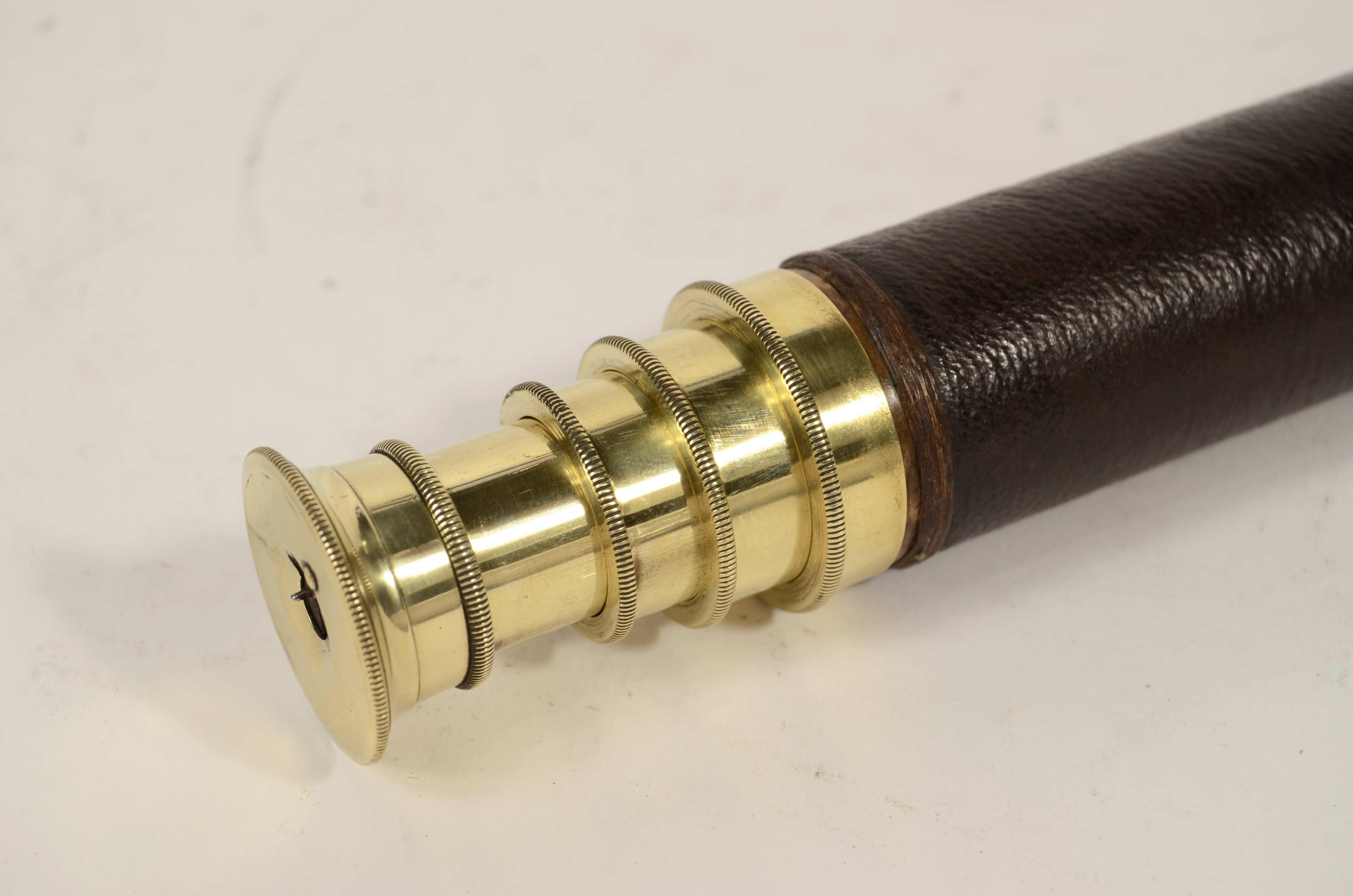 Télescope de mise au point rond en laiton et cuir avec 3 extensions  1870 en vente 8