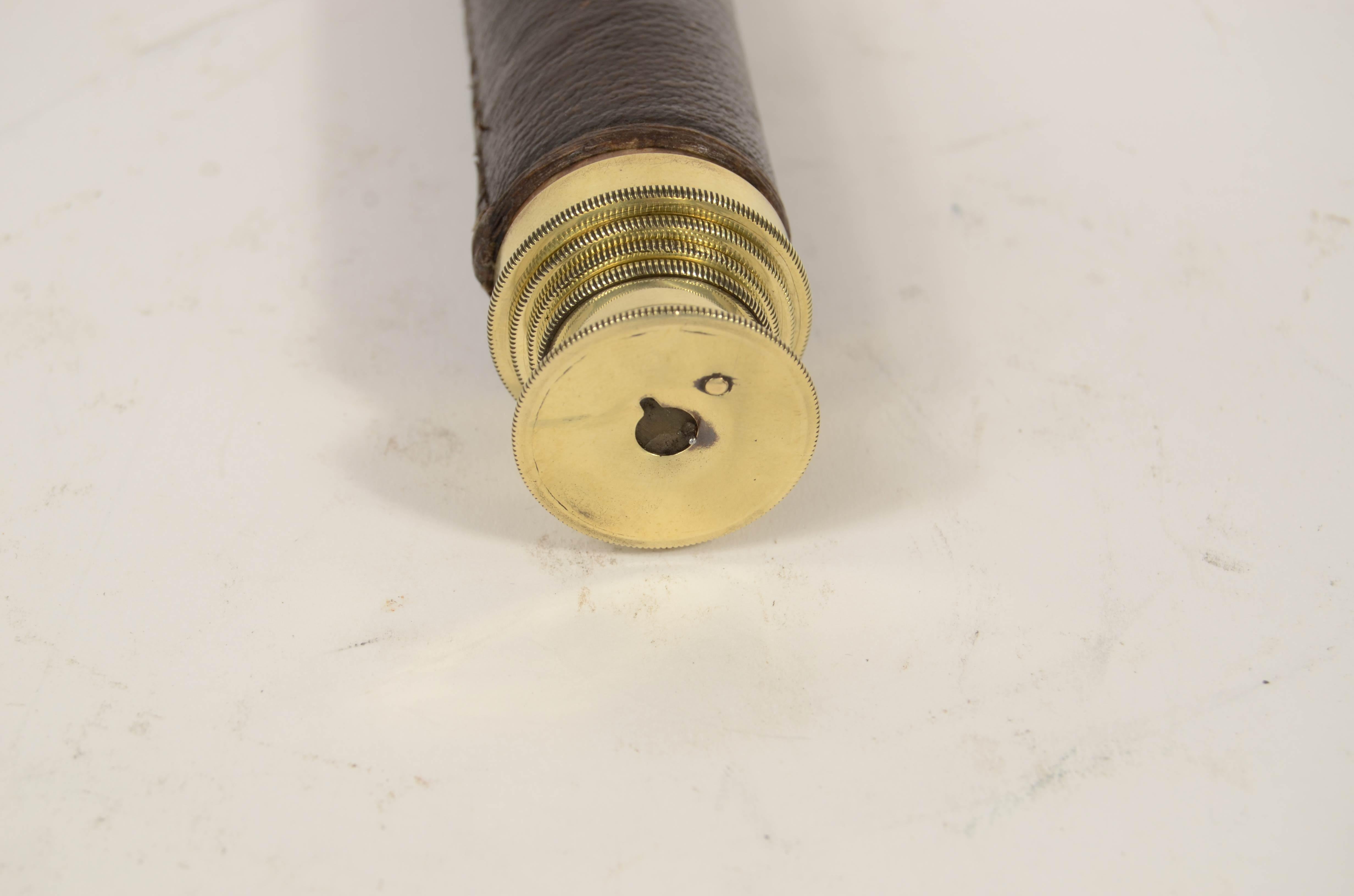 Télescope de mise au point rond en laiton et cuir avec 3 extensions  1870 en vente 10