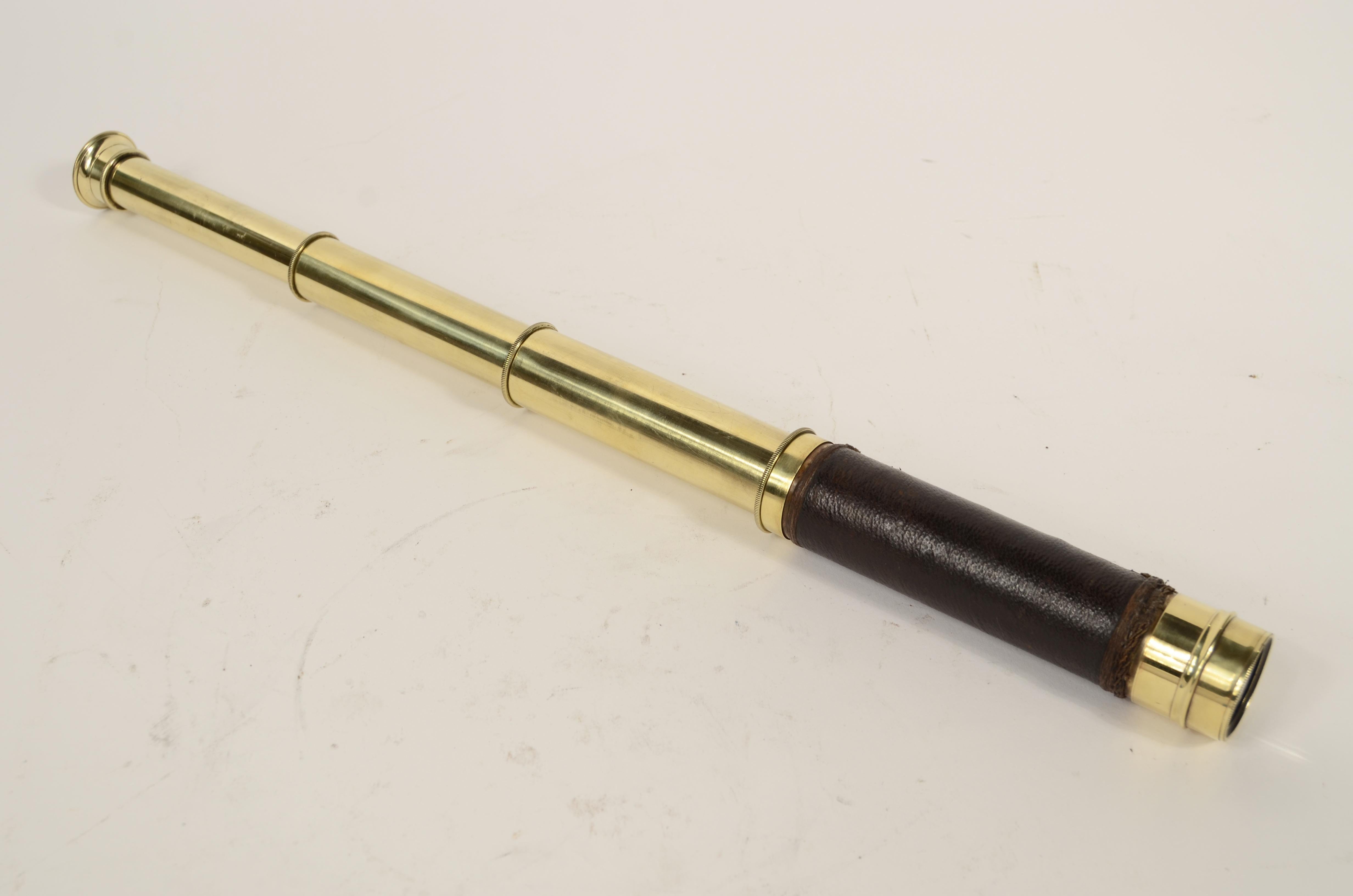 Laiton Télescope de mise au point rond en laiton et cuir avec 3 extensions  1870 en vente