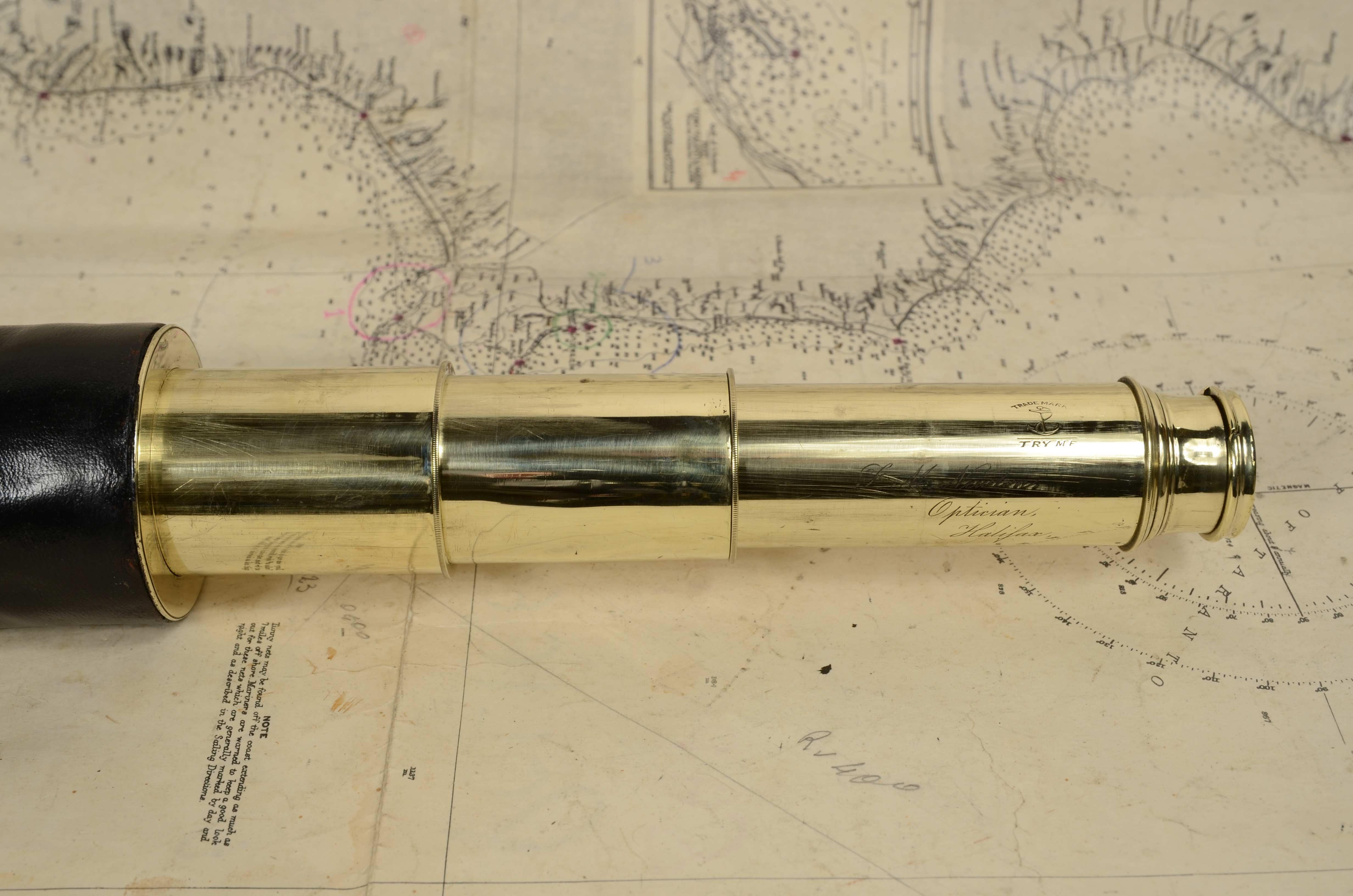 Brass telescope 3 extensions signed F.M. Newton Optician Halifax 1870  For Sale 9