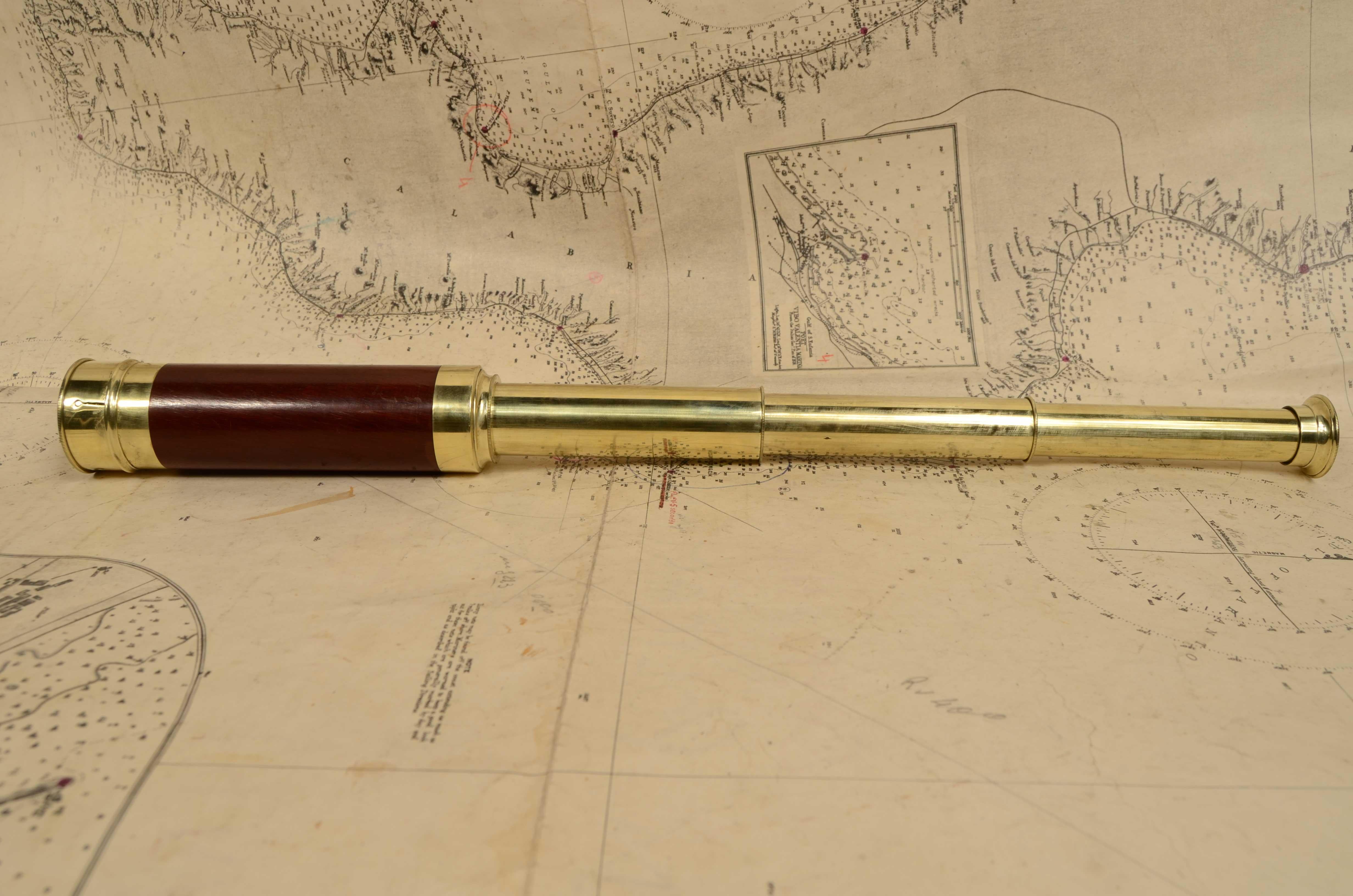 Télescope rond en laiton avec manche en bois d'acajou 1850 en vente 6