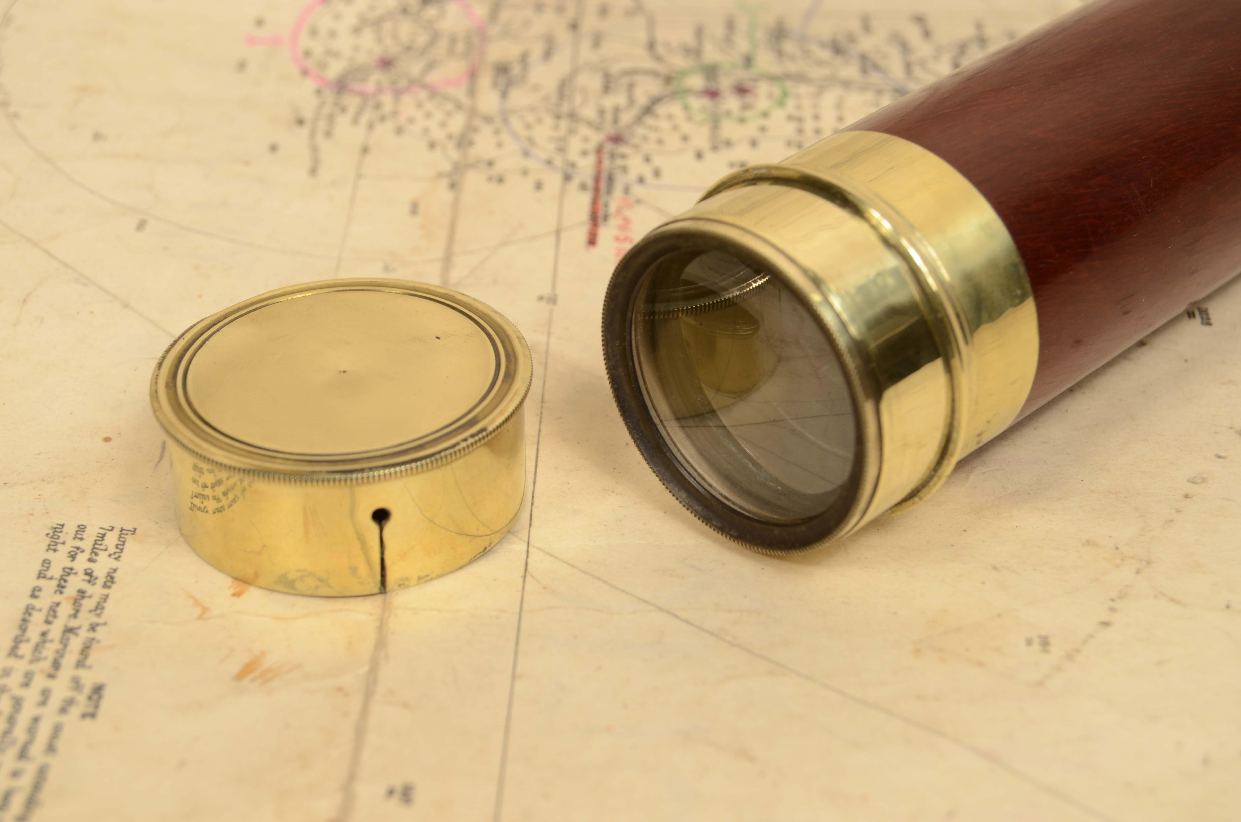 Télescope rond en laiton avec manche en bois d'acajou 1850 en vente 1
