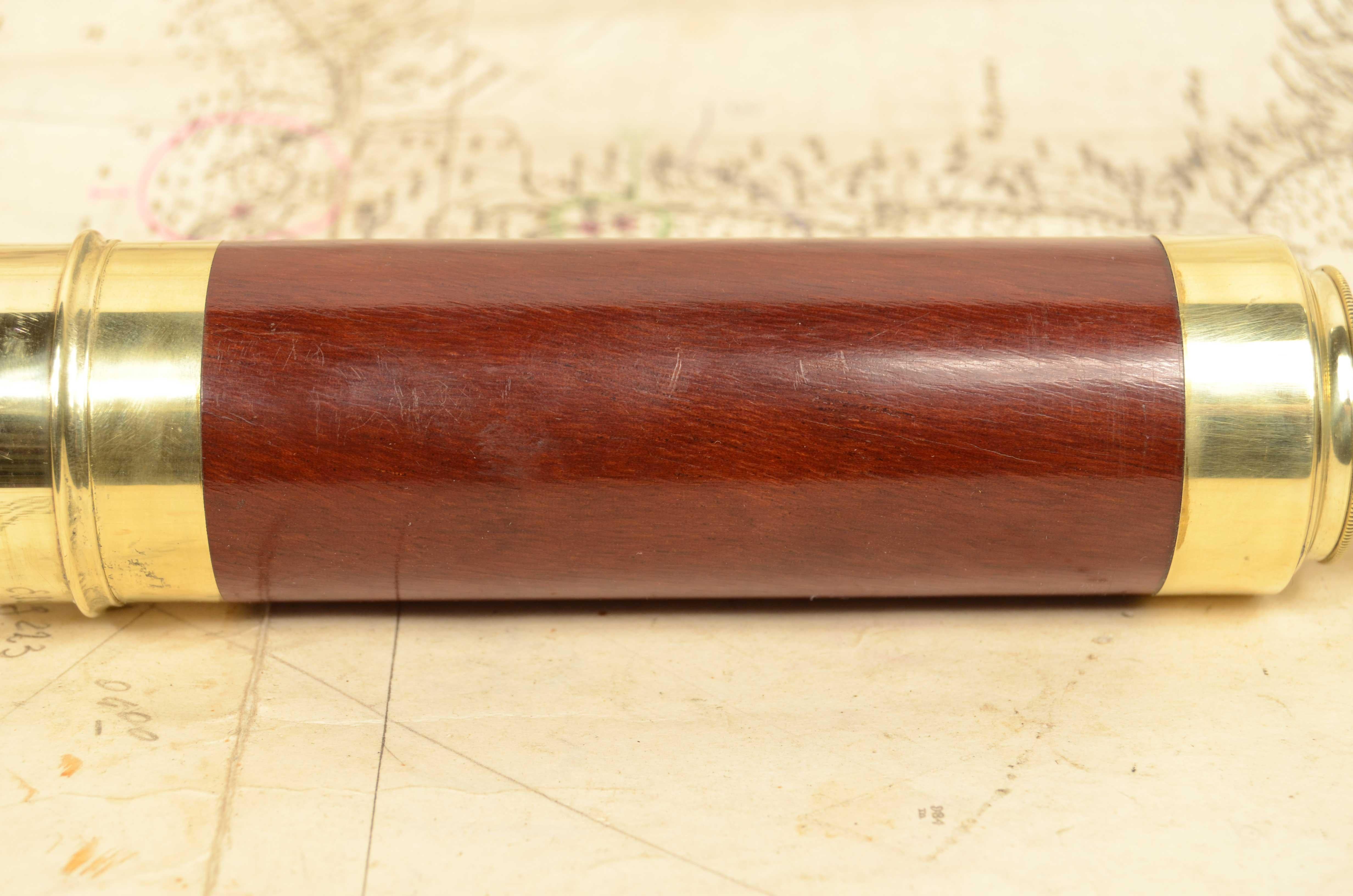 Télescope rond en laiton avec manche en bois d'acajou 1850 en vente 2