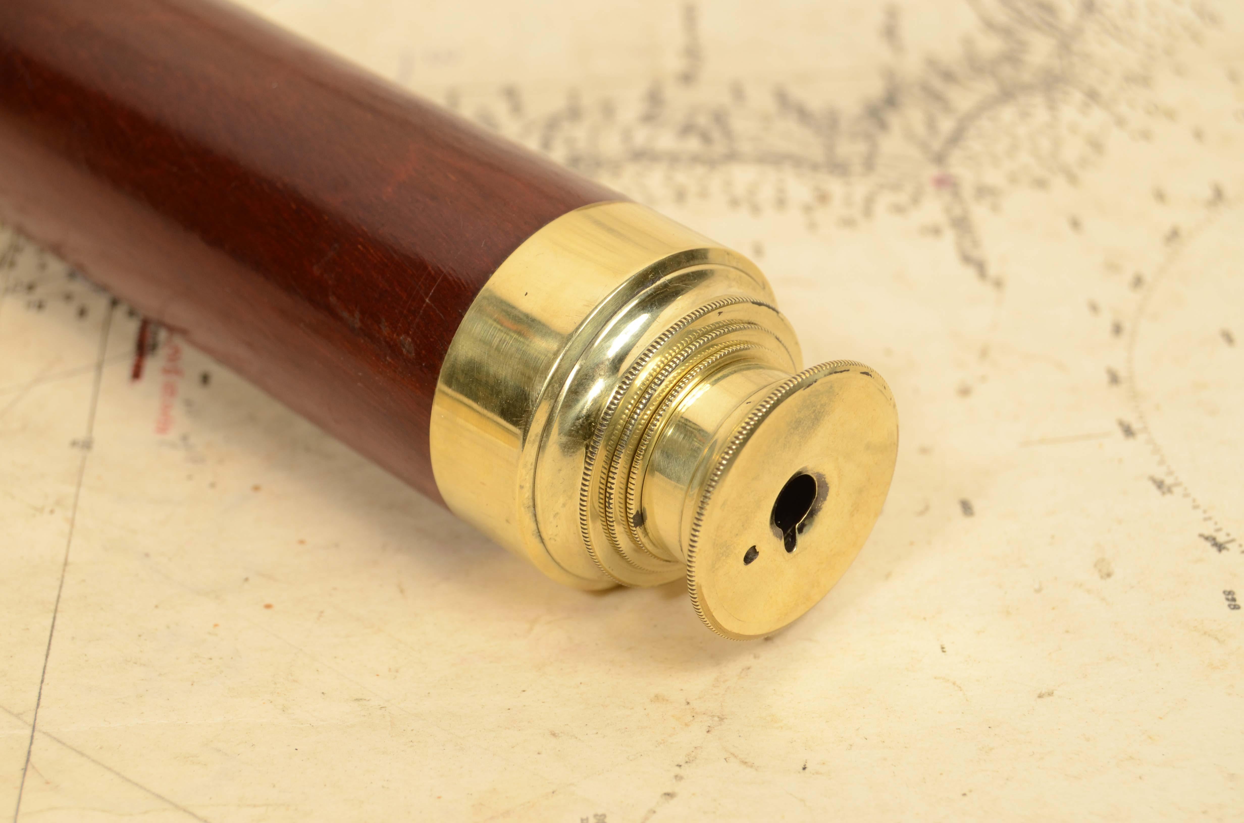 Télescope rond en laiton avec manche en bois d'acajou 1850 en vente 4