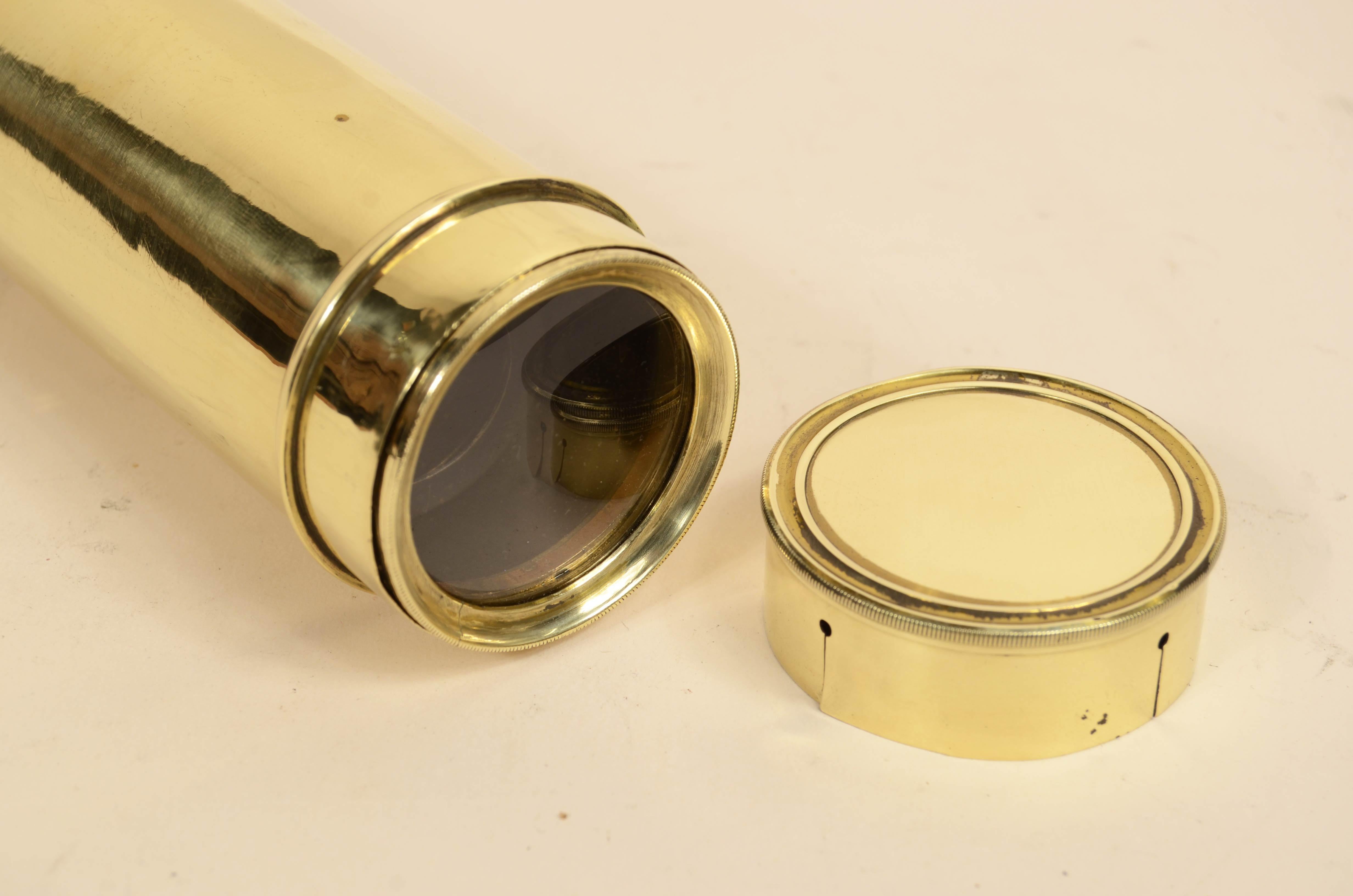 Télescope rond en laiton avec poignée en acajou 3 extensions 1850 en vente 8