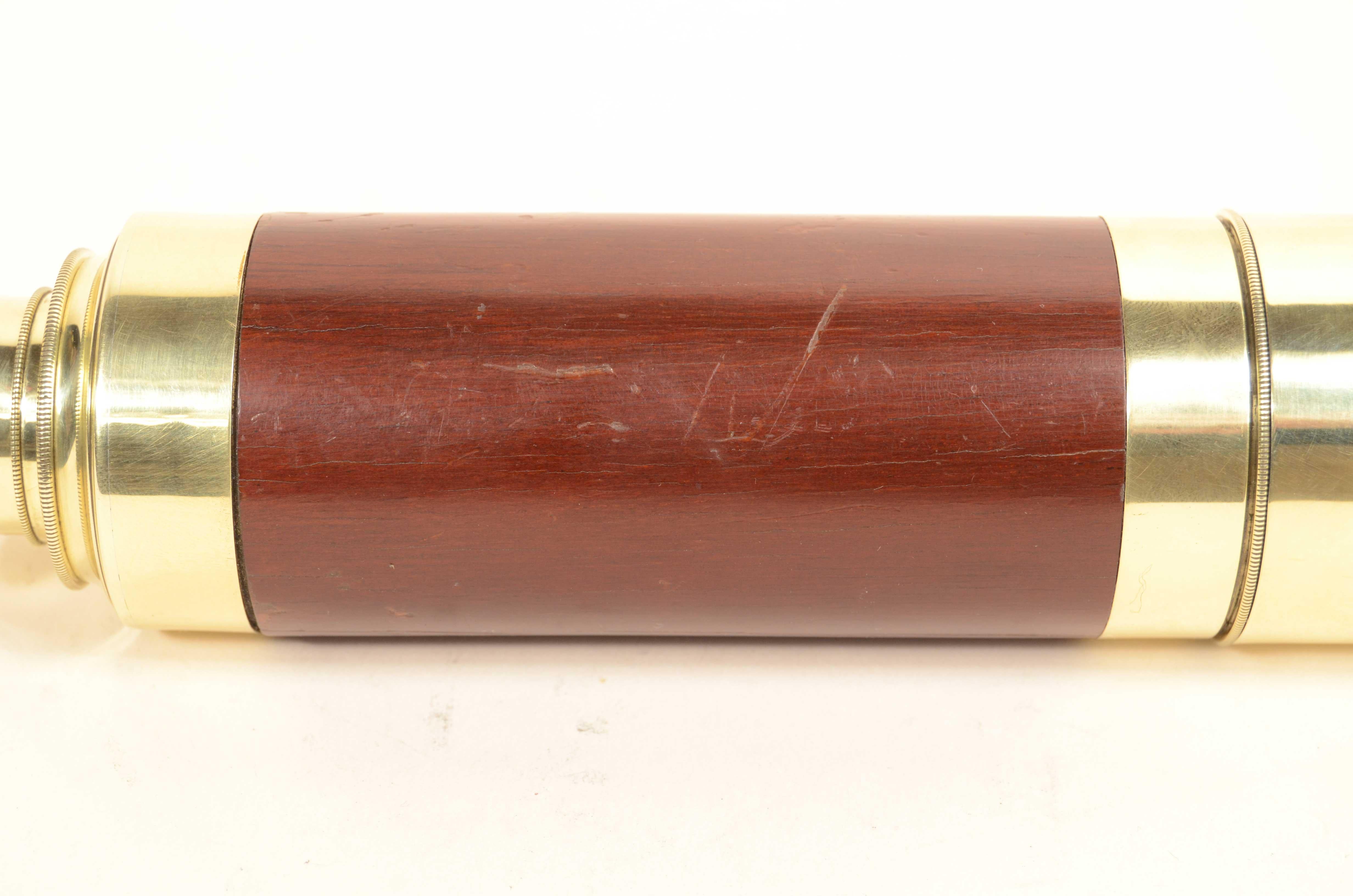 Télescope rond en laiton avec poignée en acajou 3 extensions 1850 en vente 9