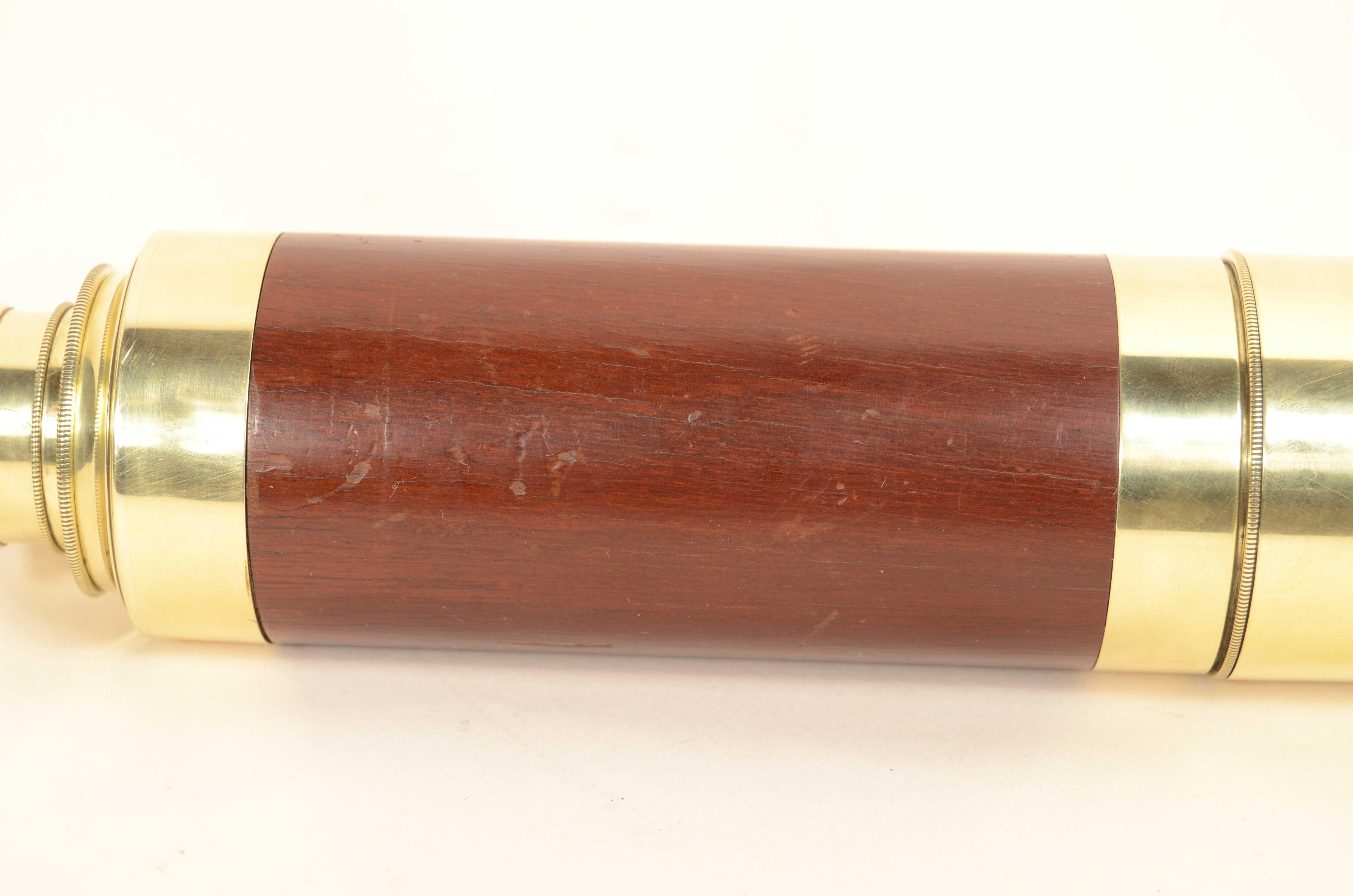 Télescope rond en laiton avec poignée en acajou 3 extensions 1850 en vente 10