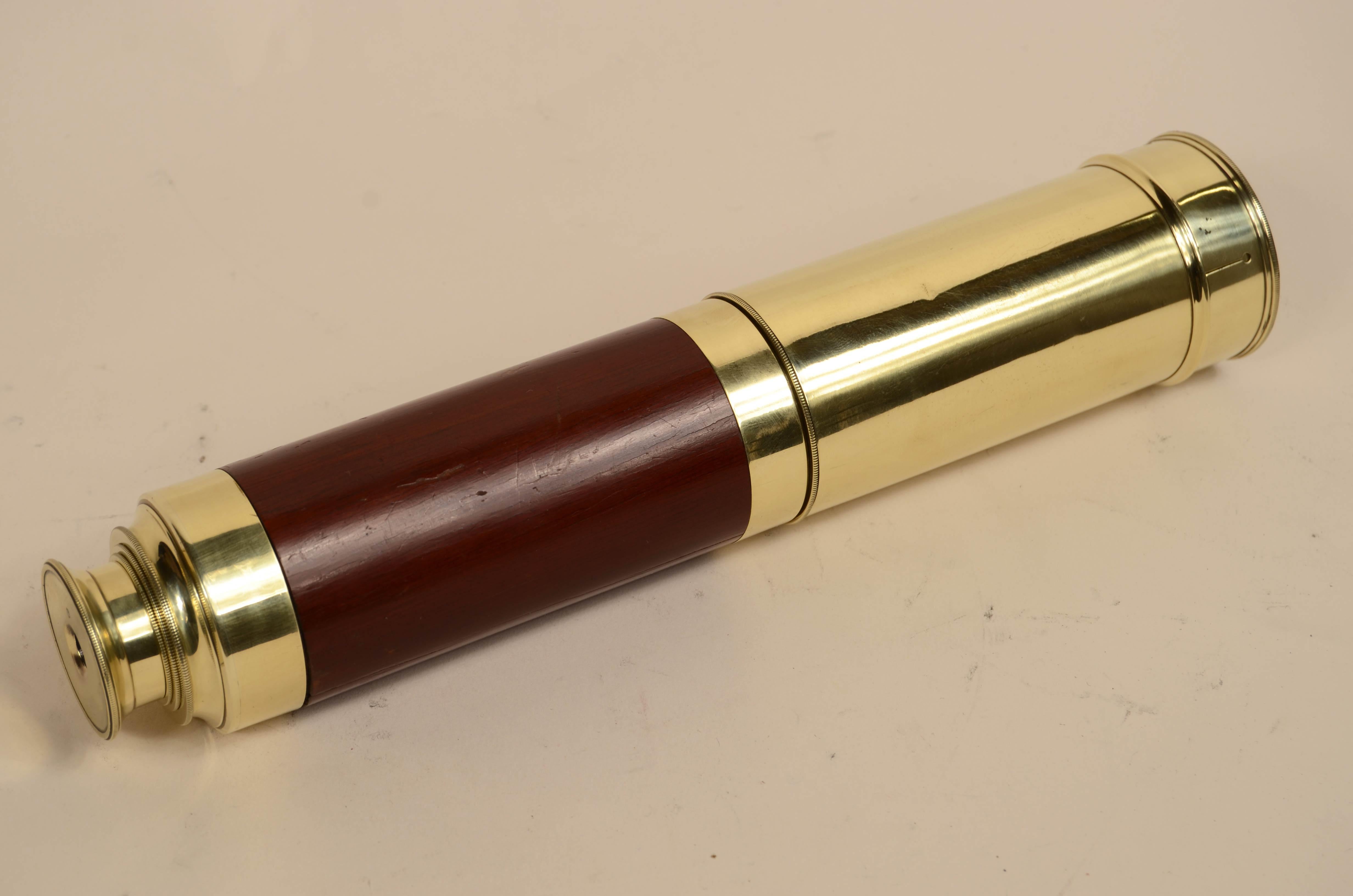 Télescope rond en laiton avec poignée en acajou 3 extensions 1850 en vente 1
