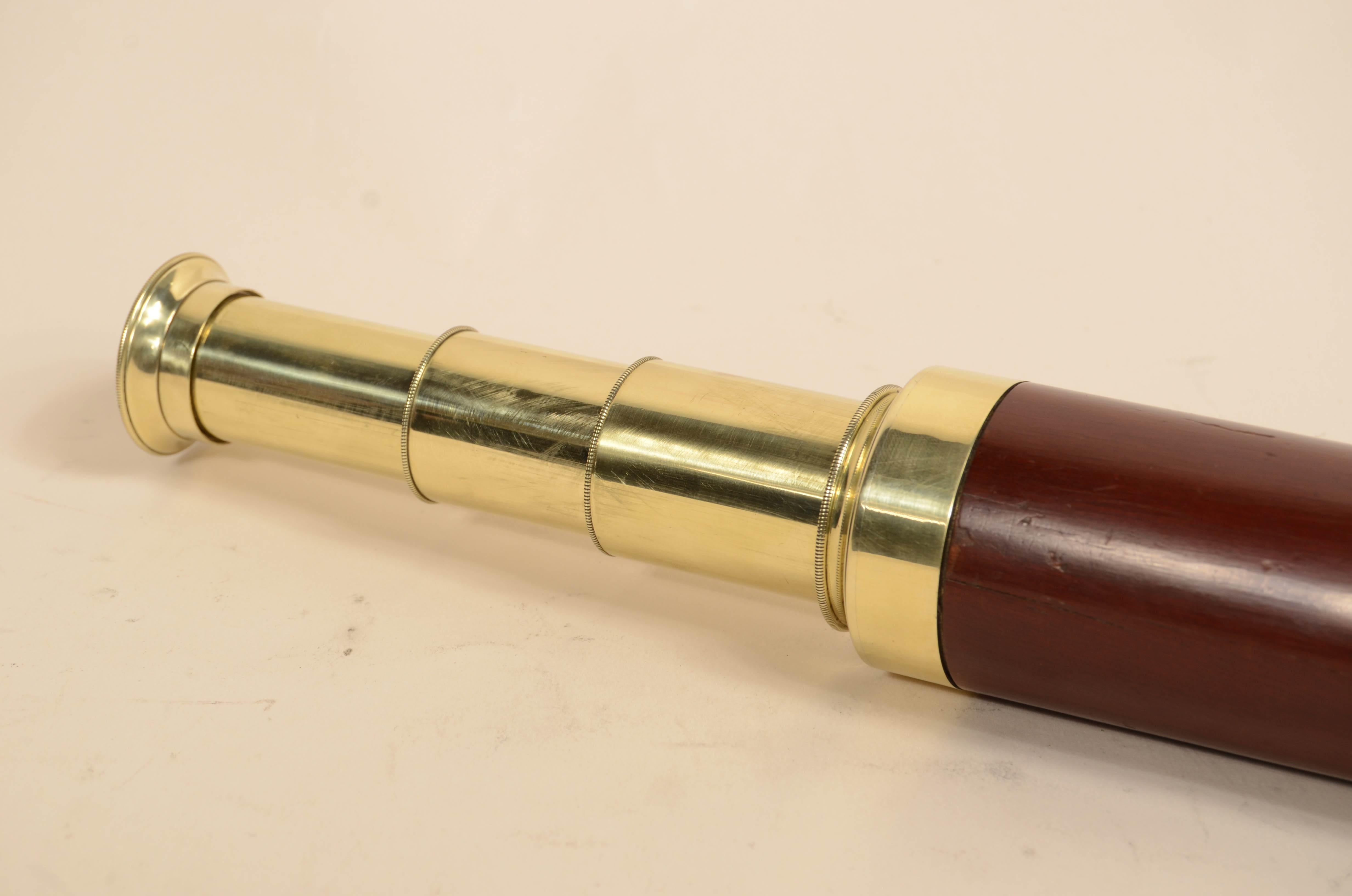 Télescope rond en laiton avec poignée en acajou 3 extensions 1850 en vente 2