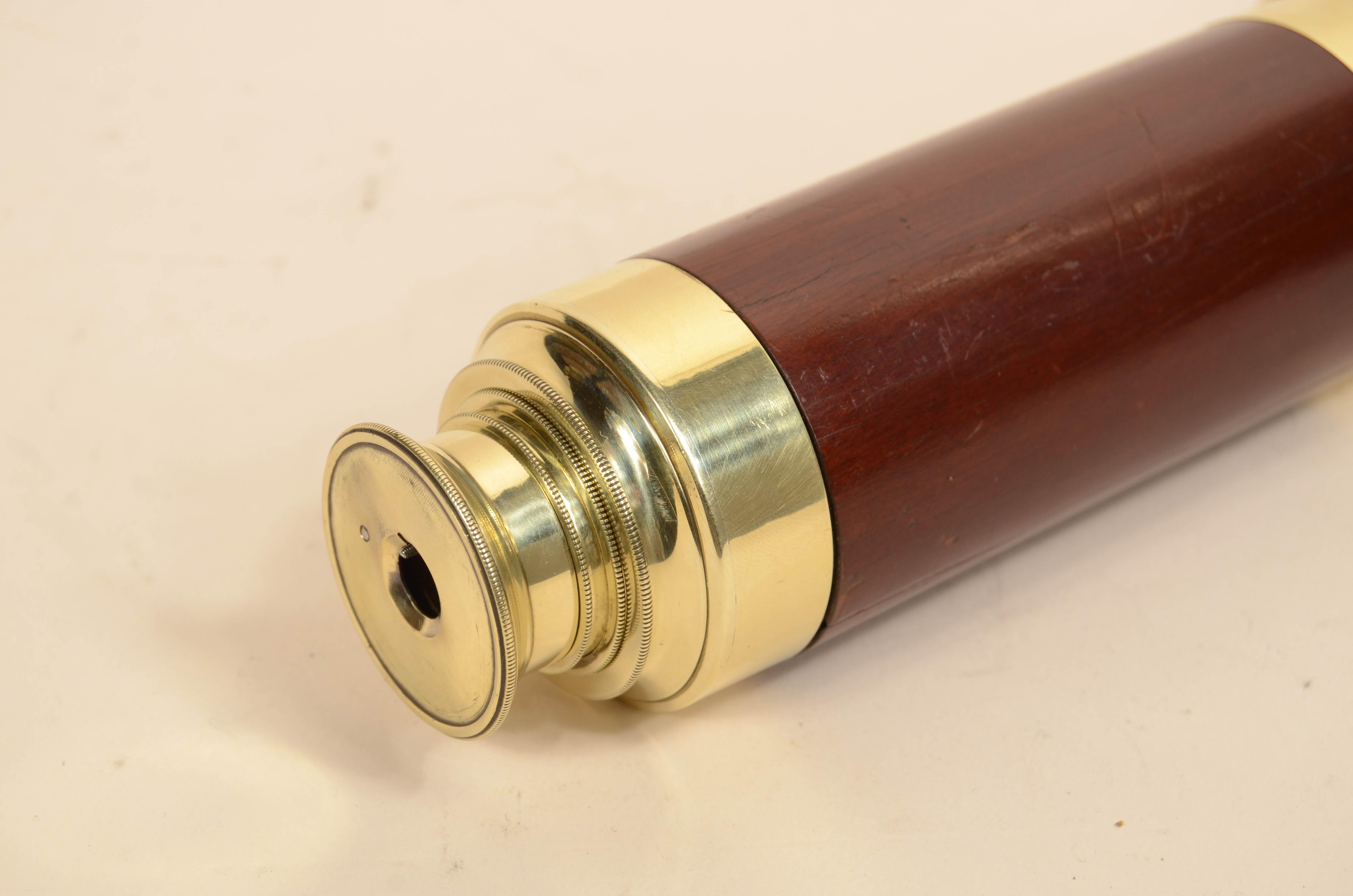 Télescope rond en laiton avec poignée en acajou 3 extensions 1850 en vente 3