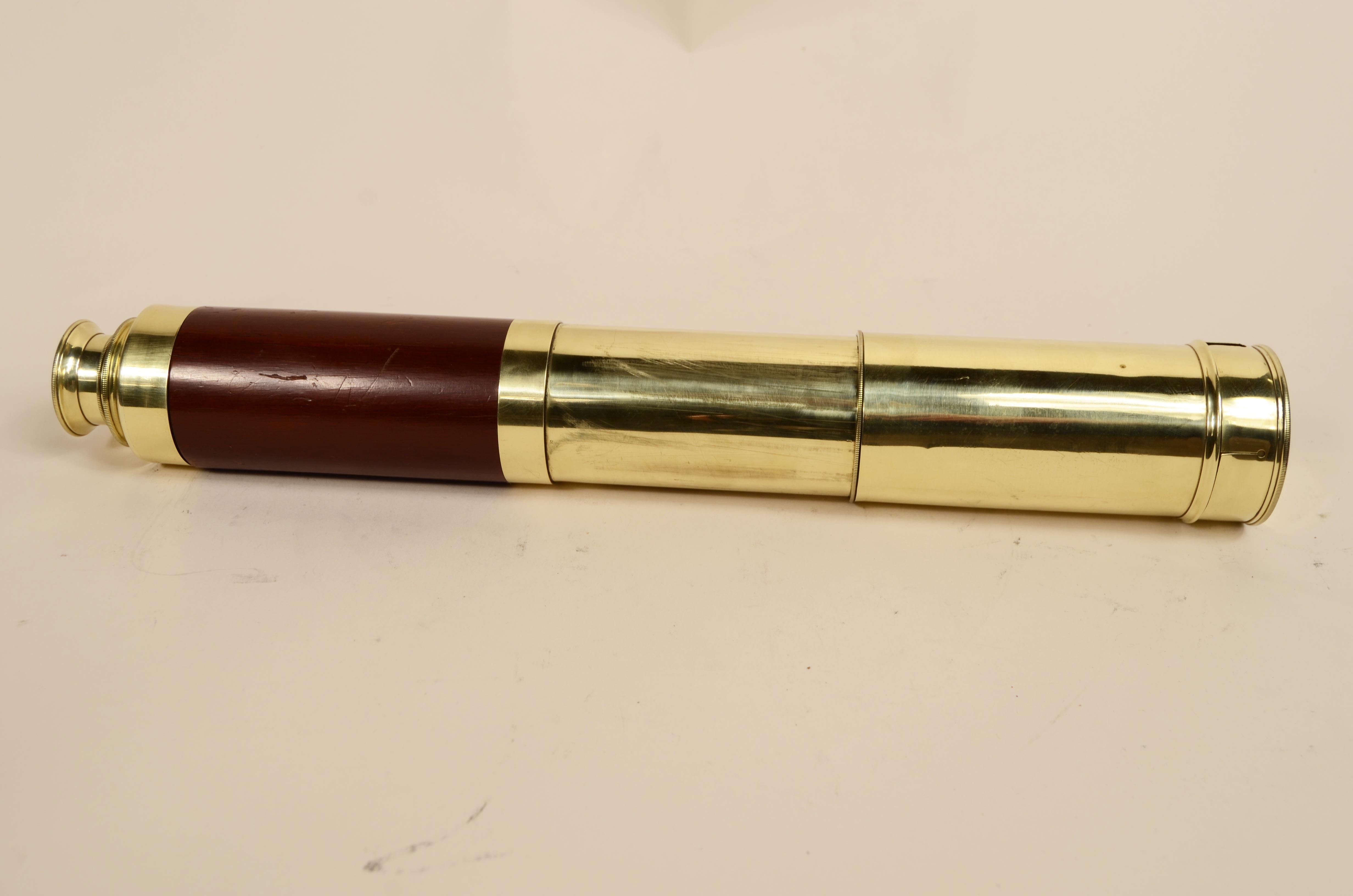 Télescope rond en laiton avec poignée en acajou 3 extensions 1850 en vente 4