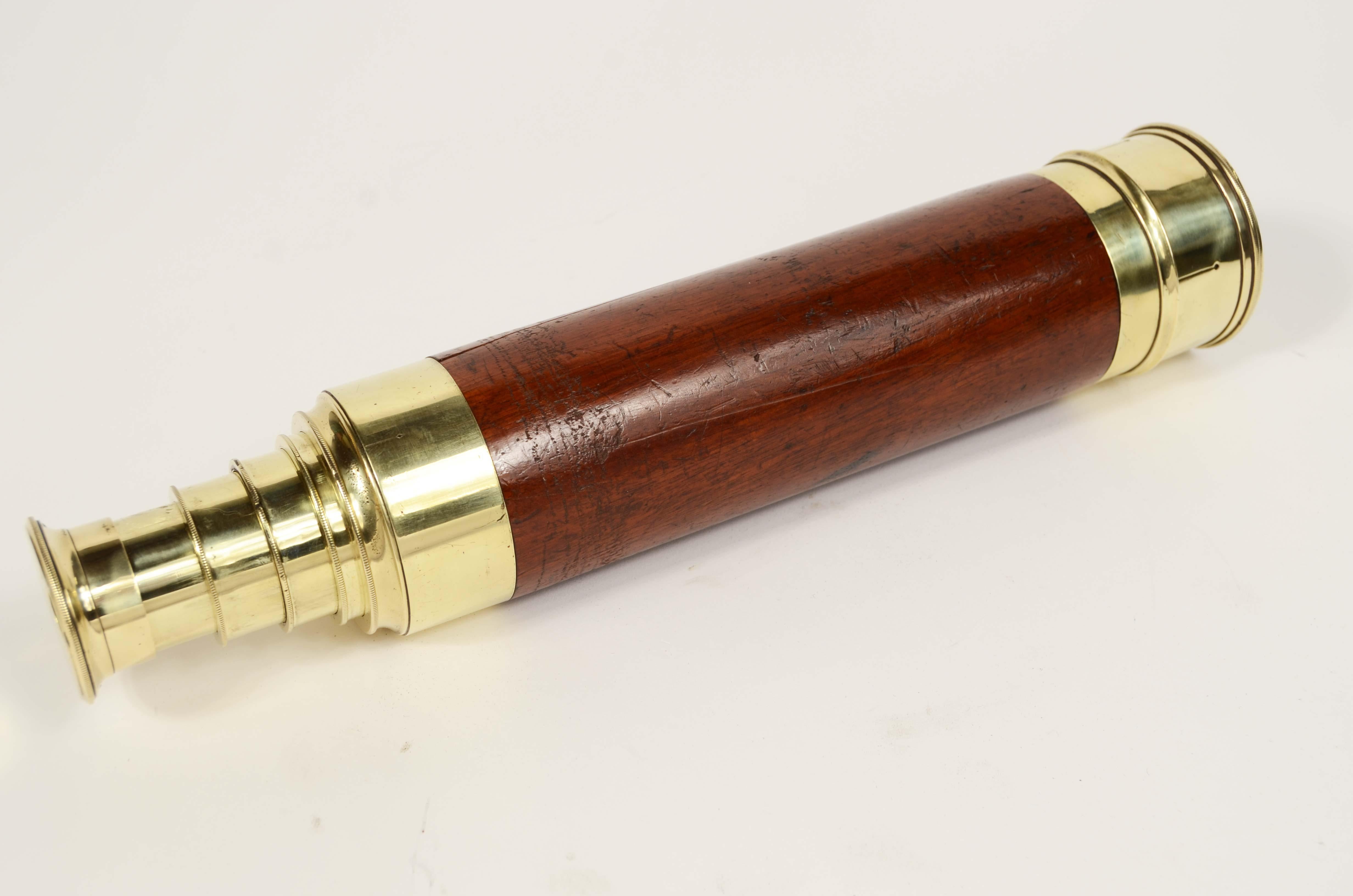 Cannocchiale in ottone a sezione tonda con impugnatura rivestita di mogano 1850 in vendita 9