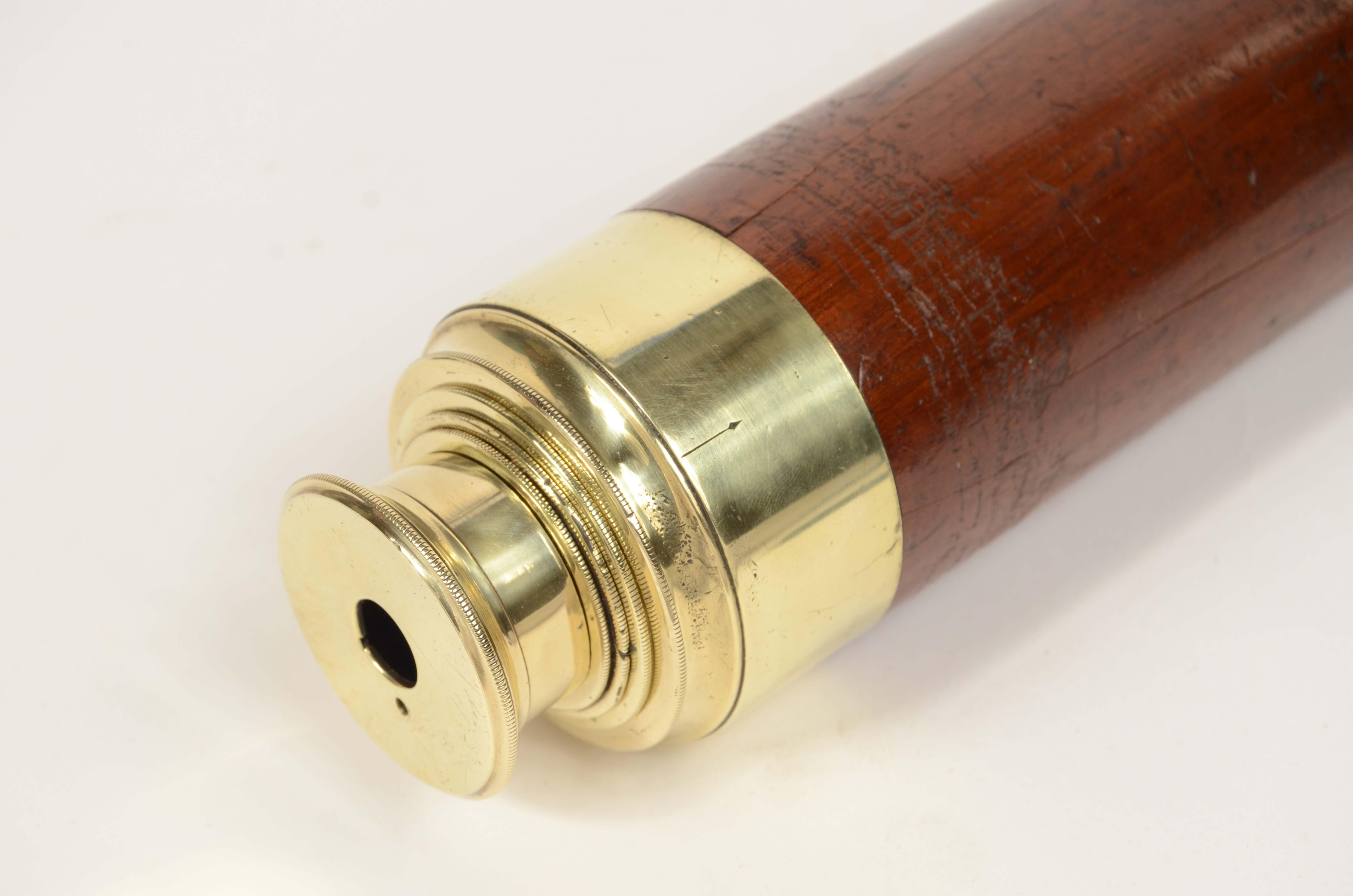 Cannocchiale in ottone a sezione tonda con impugnatura rivestita di mogano 1850 in vendita 4