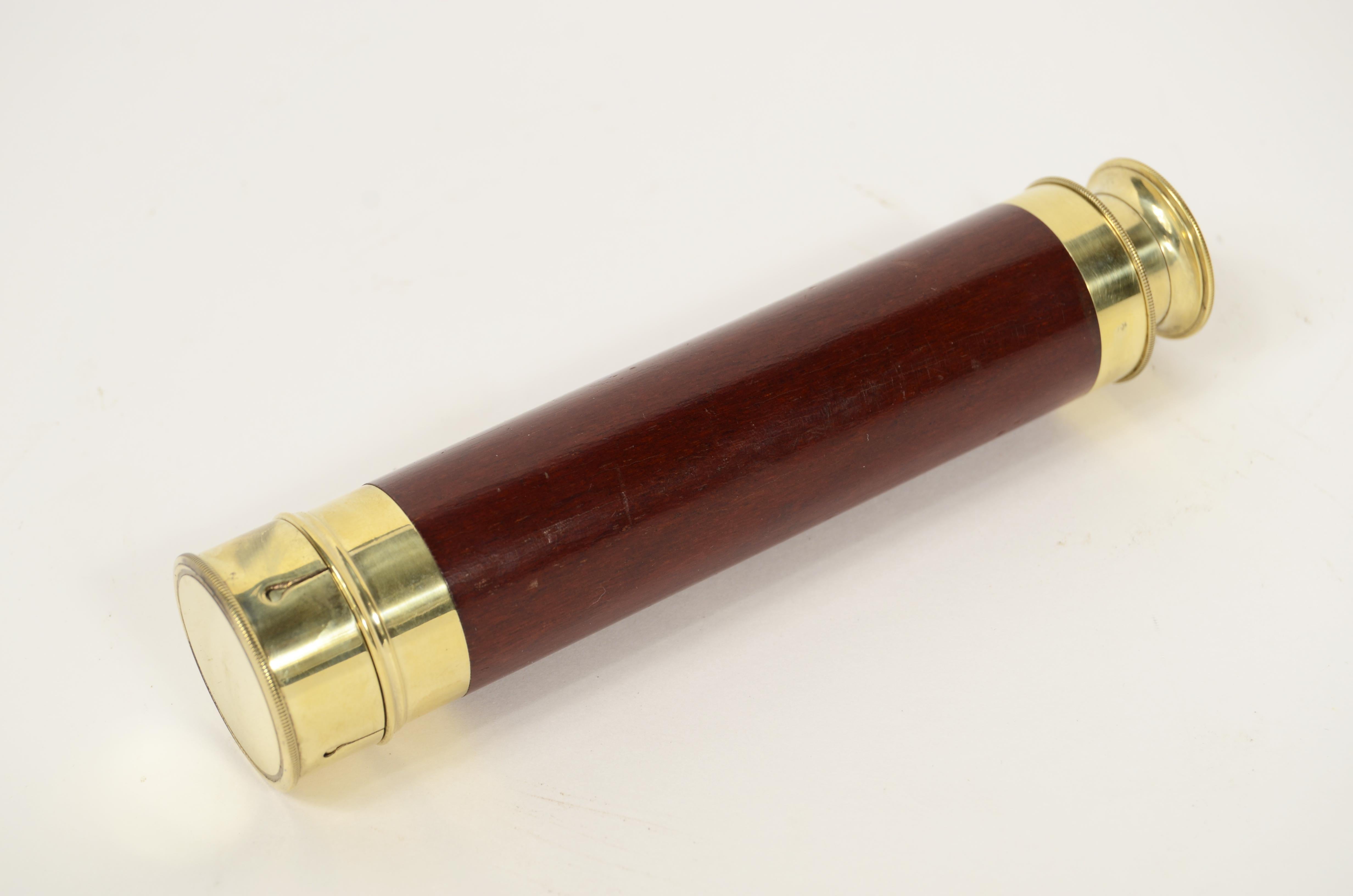 Cannocchiale in ottone a sezione tonda con impugnatura rivestita di mogano 1870 in vendita 1