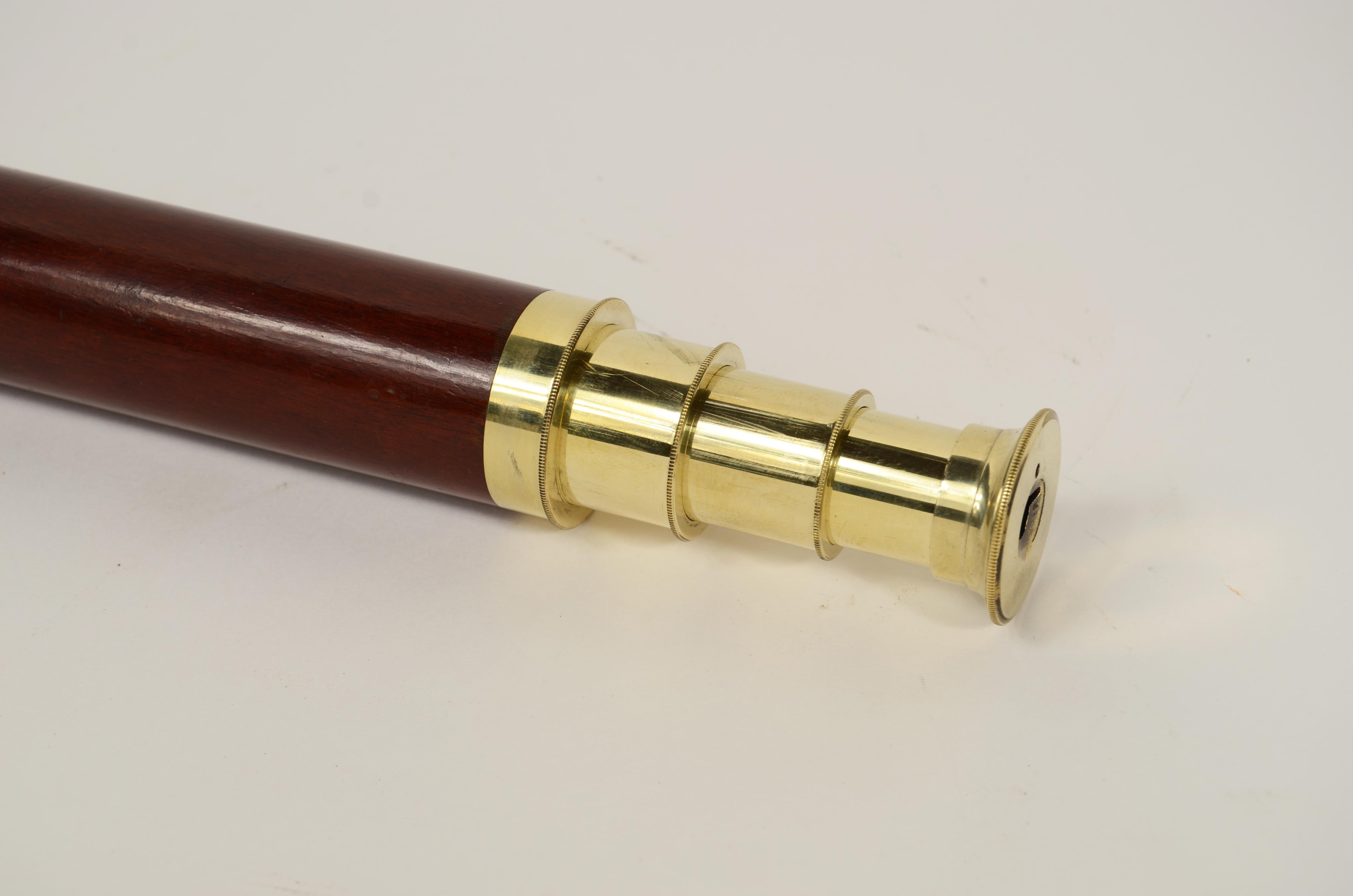 Cannocchiale in ottone a sezione tonda con impugnatura rivestita di mogano 1870 in vendita 2