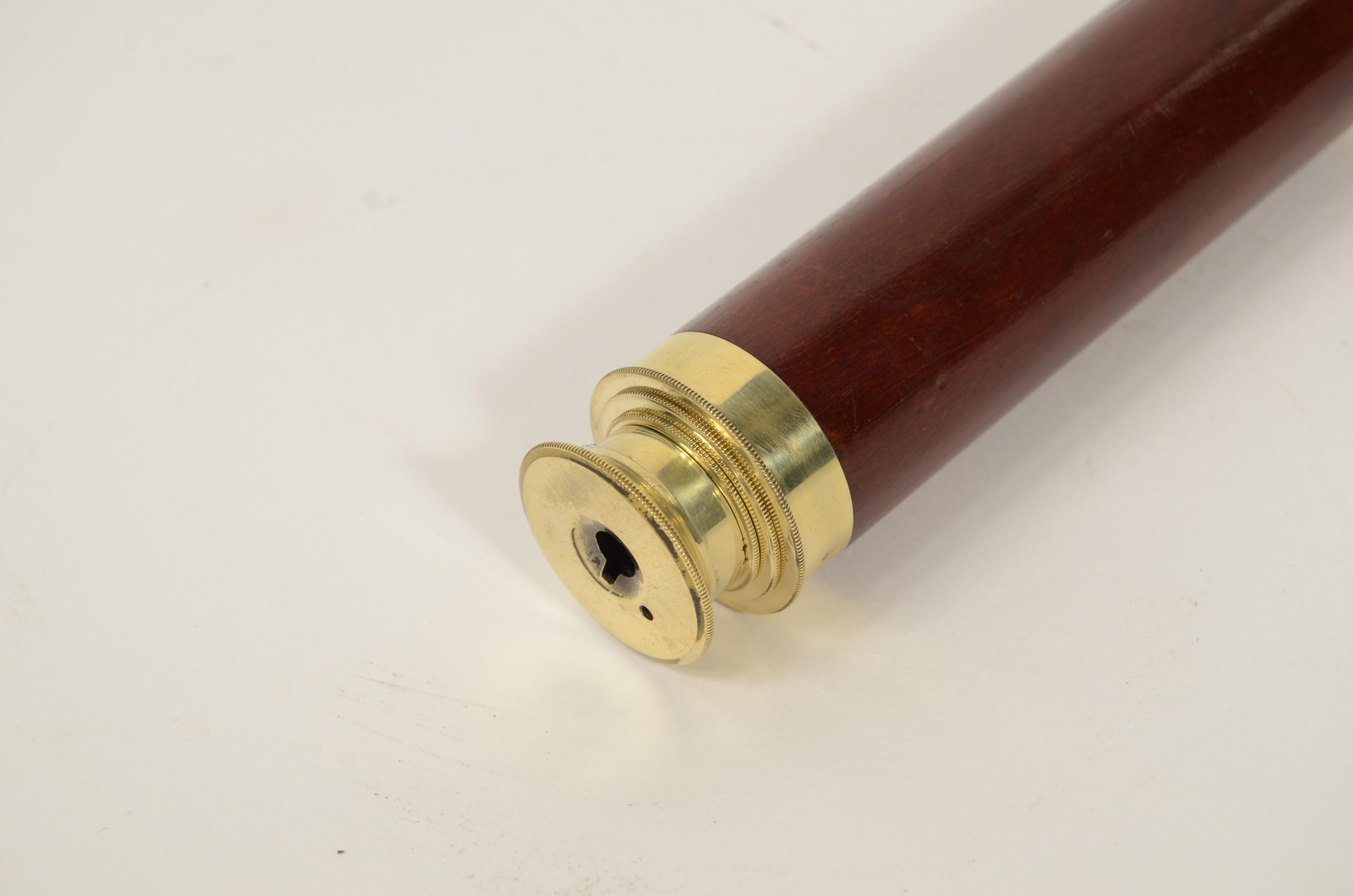 Cannocchiale in ottone a sezione tonda con impugnatura rivestita di mogano 1870 in vendita 3