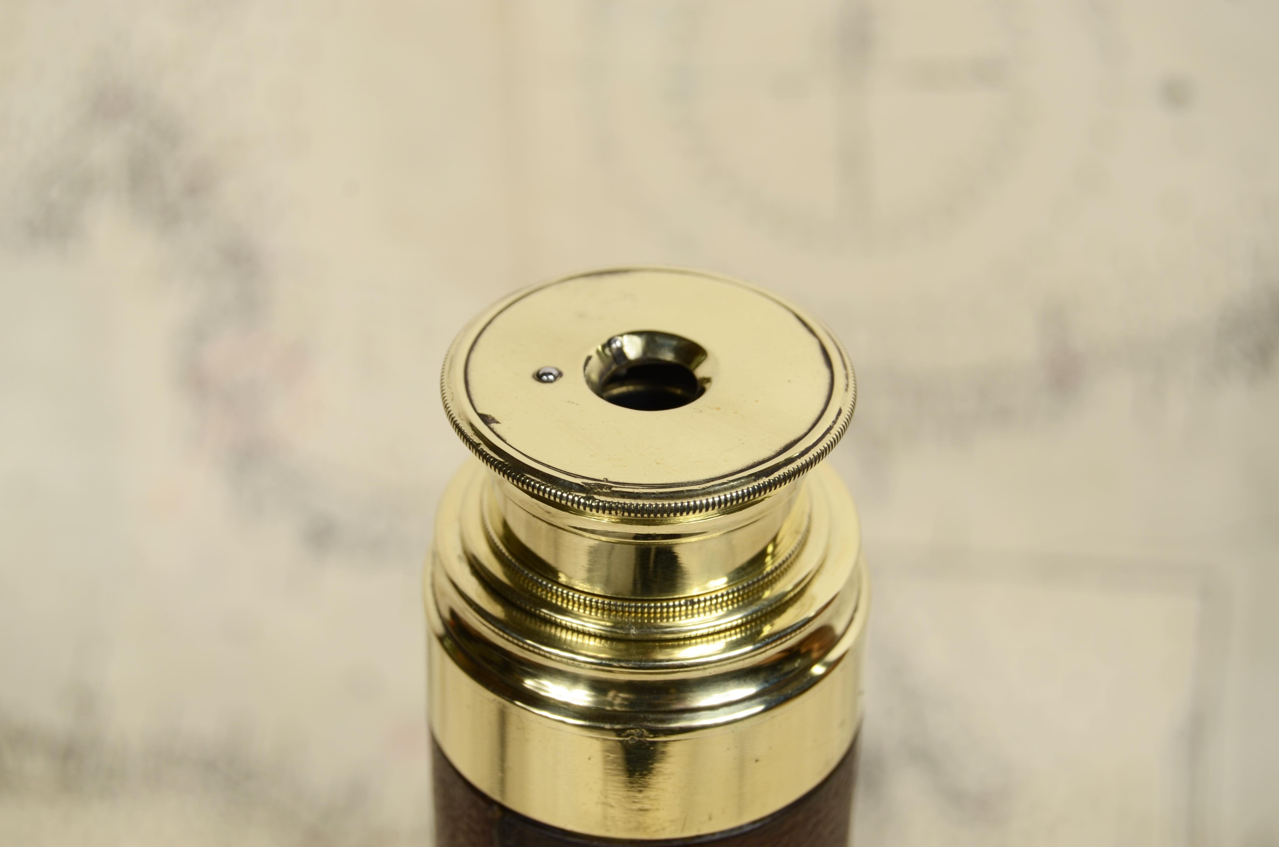 Brass Cannocchiale in ottone e cuoio manifattura inglese della seconda metà dell'800 For Sale