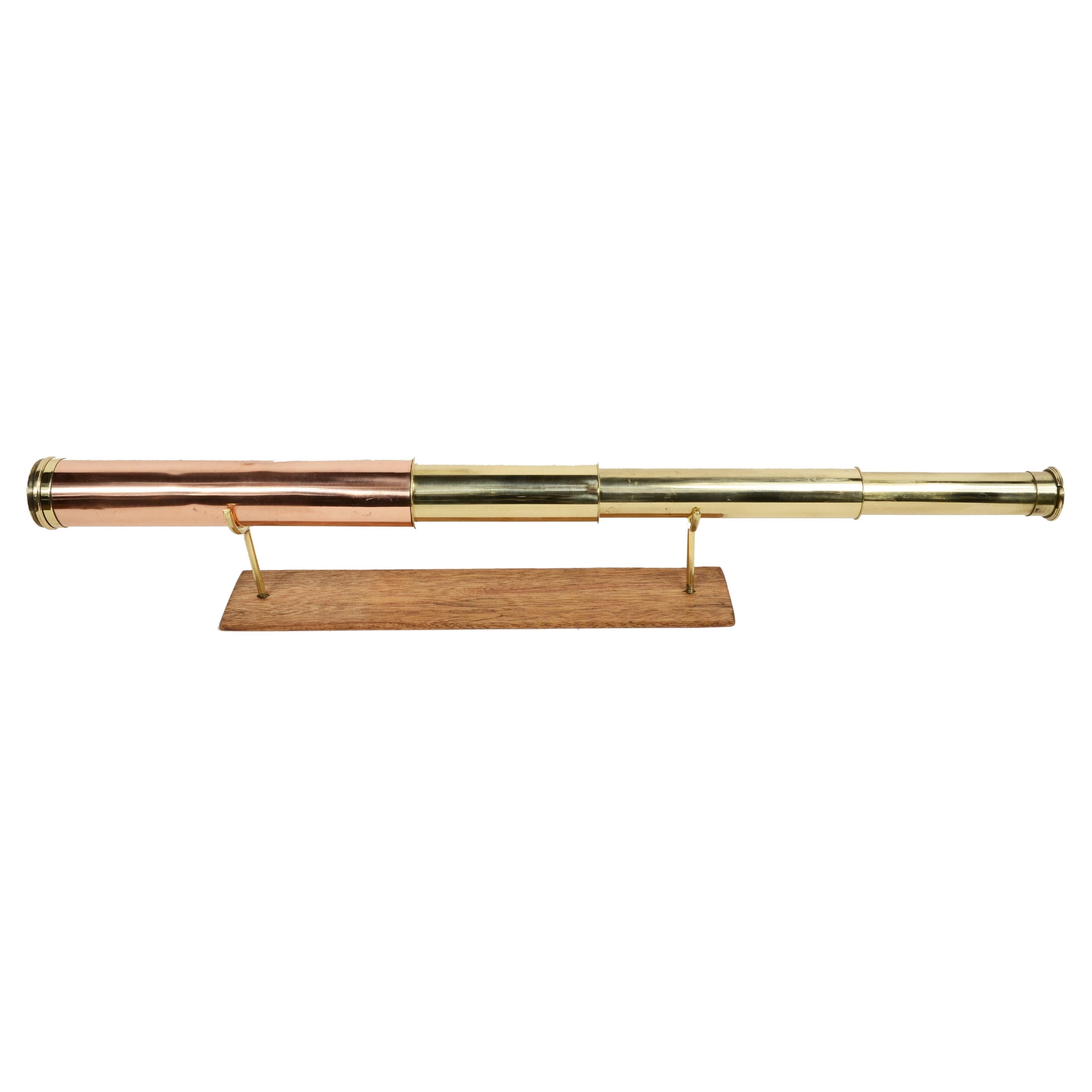 English telescope 3 brass extensions and copper handle circa 1870s  For Sale