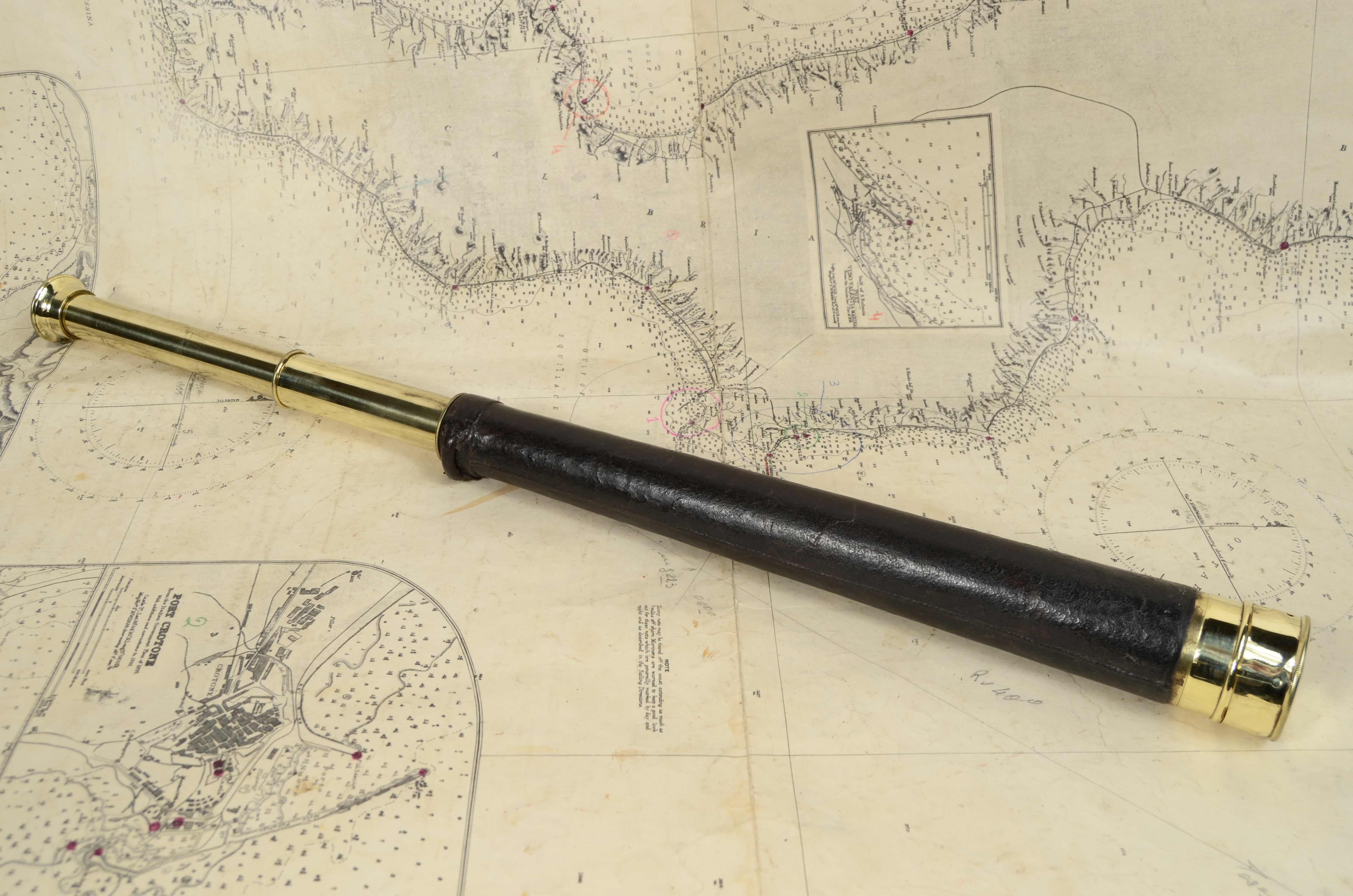 Late 19th Century Round section brass telescope with slightly splayed shape of 1870s For Sale