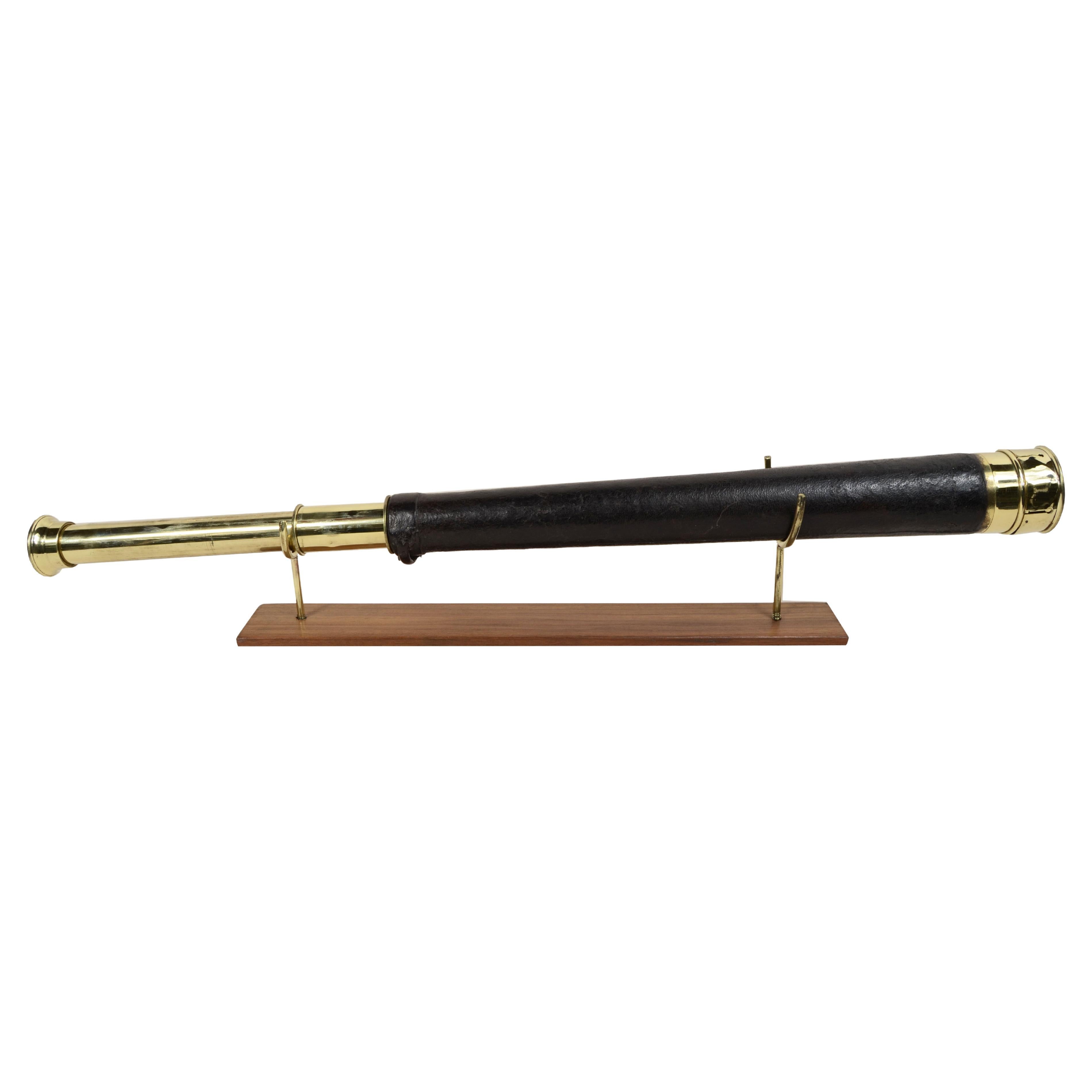 Round section brass telescope with slightly splayed shape of 1870s For Sale