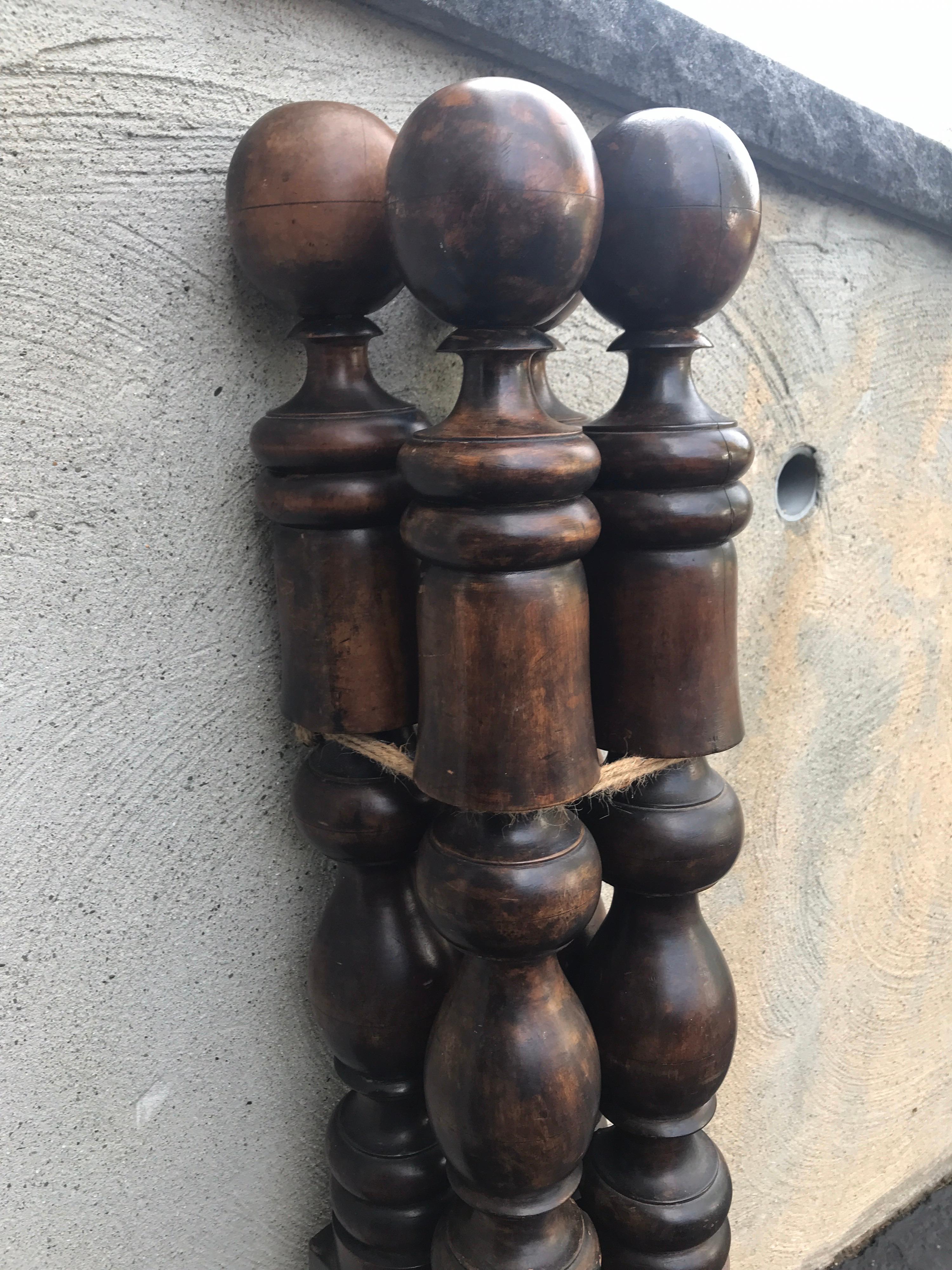American Craftsman Cannonball and Bell Low Post Bed in Cherry circa 1840 New Hampshire For Sale