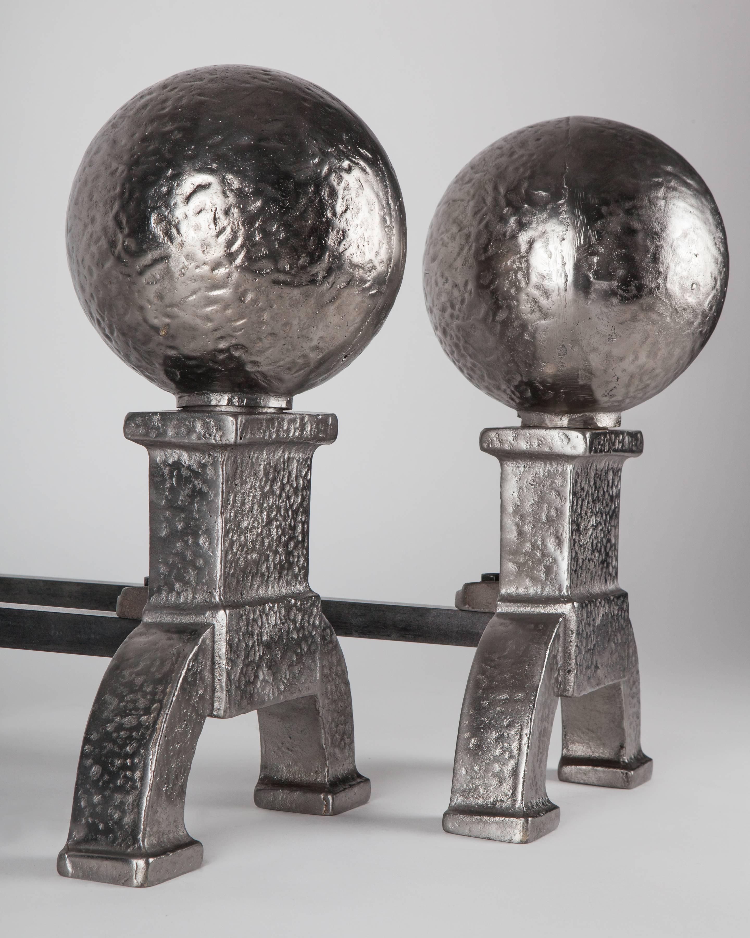 AFP0589
A pair of cast iron cannonball andirons in a brightened finish. Signed by the Connecticut maker Bradley and Hubbard.

Dimensions:
Overall: 14-1/2