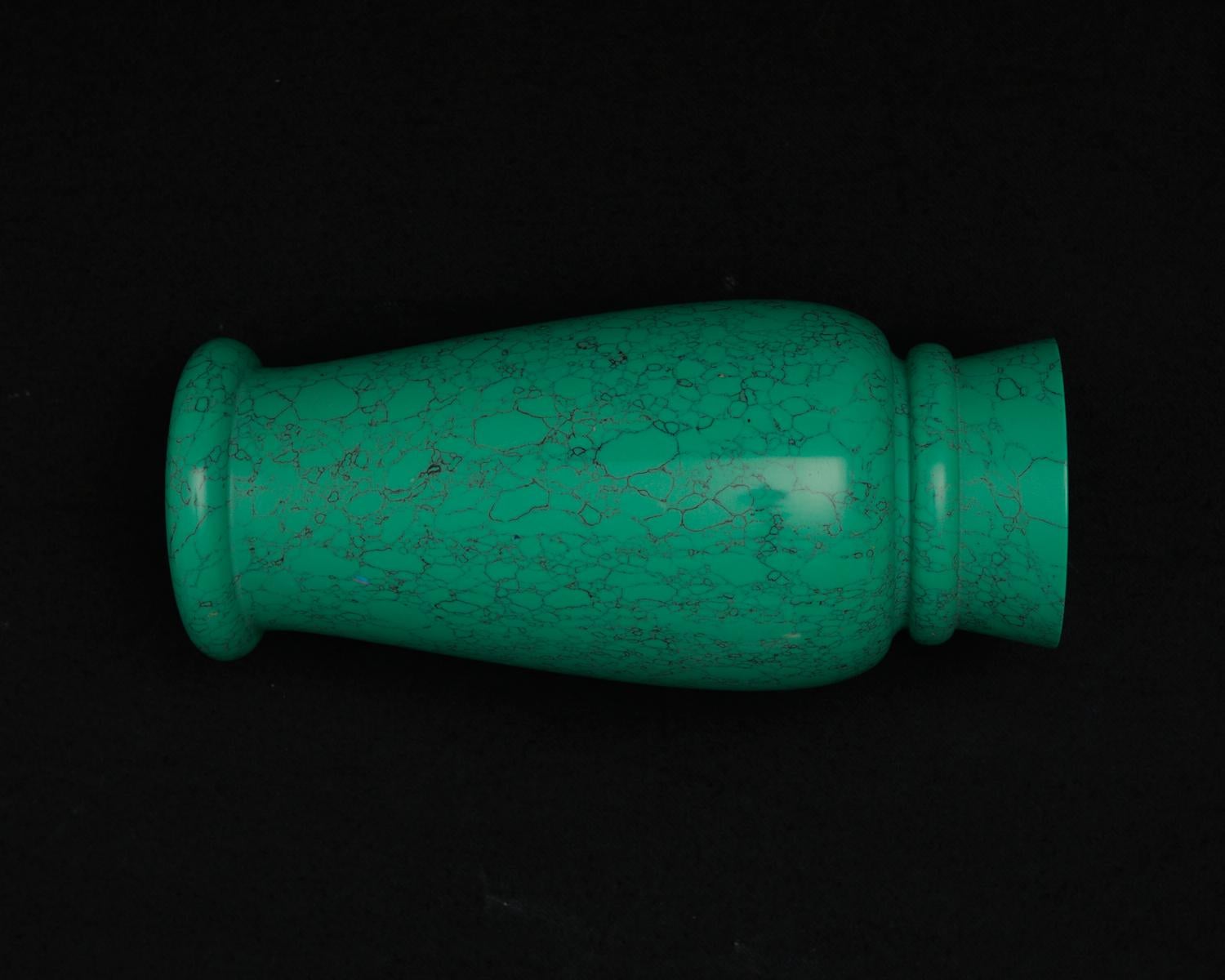 Vaso Cano in Aqua-Marina, marmo frantumato e mix di resina, di Colours of JoYE In condizioni Nuovo in vendita a New York, NY