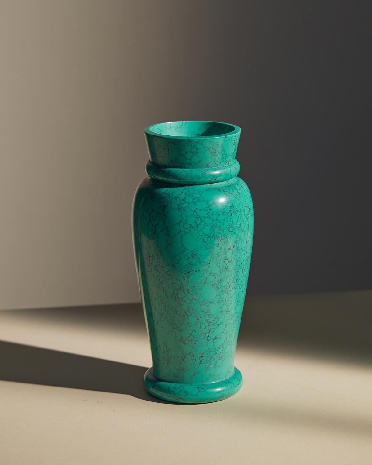 Vaso Cano in Aqua-Marina, marmo frantumato e mix di resina, di Colours of JoYE in vendita 1