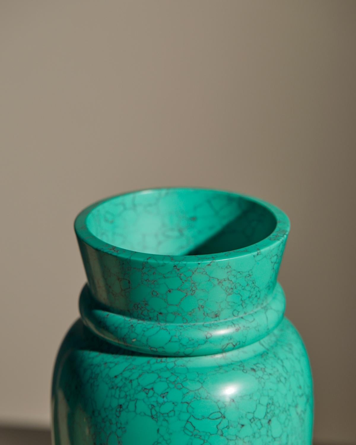 Vaso Cano in Aqua-Marina, marmo frantumato e mix di resina, di Colours of JoYE in vendita 2
