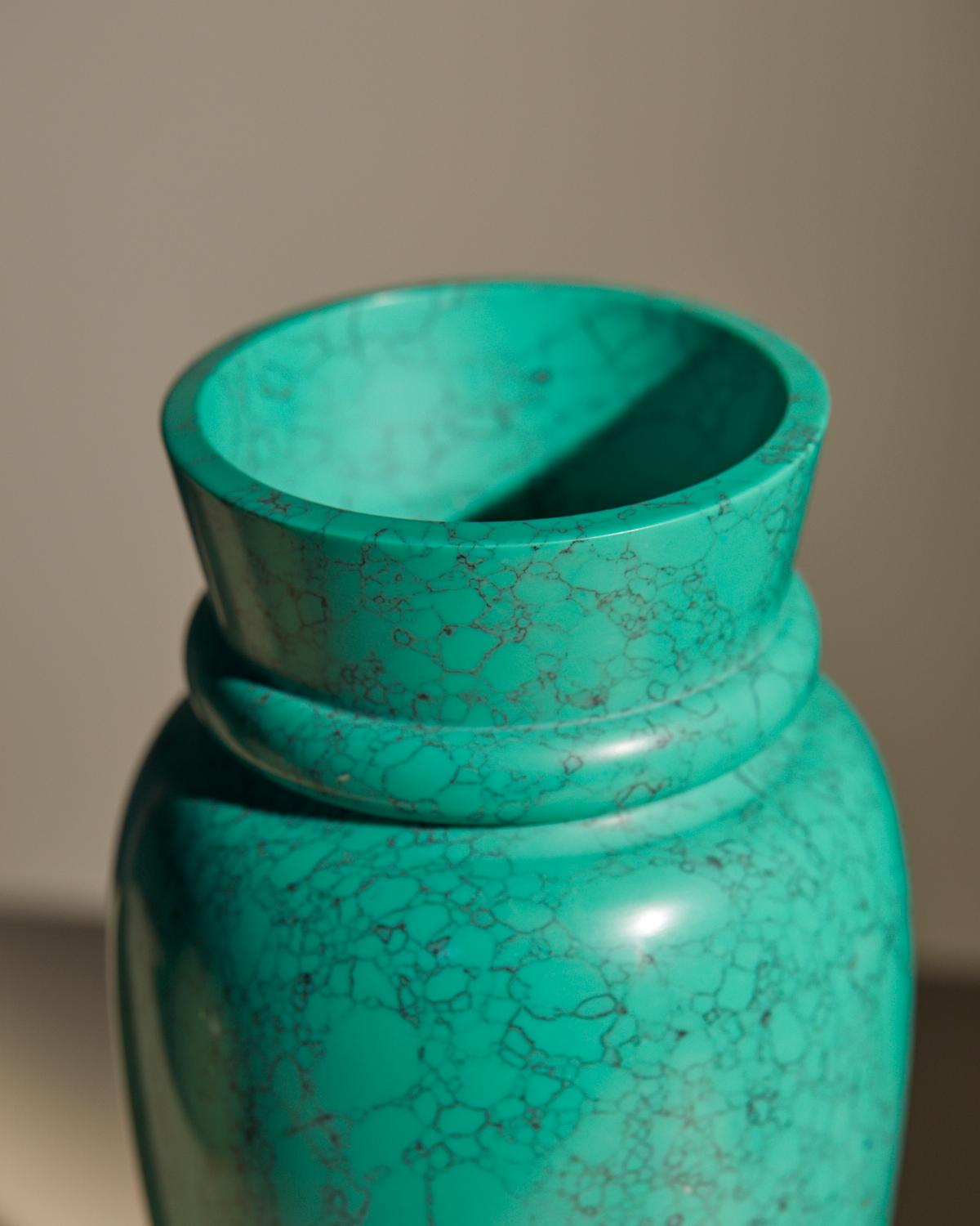 Vaso Cano in Aqua-Marina, marmo frantumato e mix di resina, di Colours of JoYE in vendita 3
