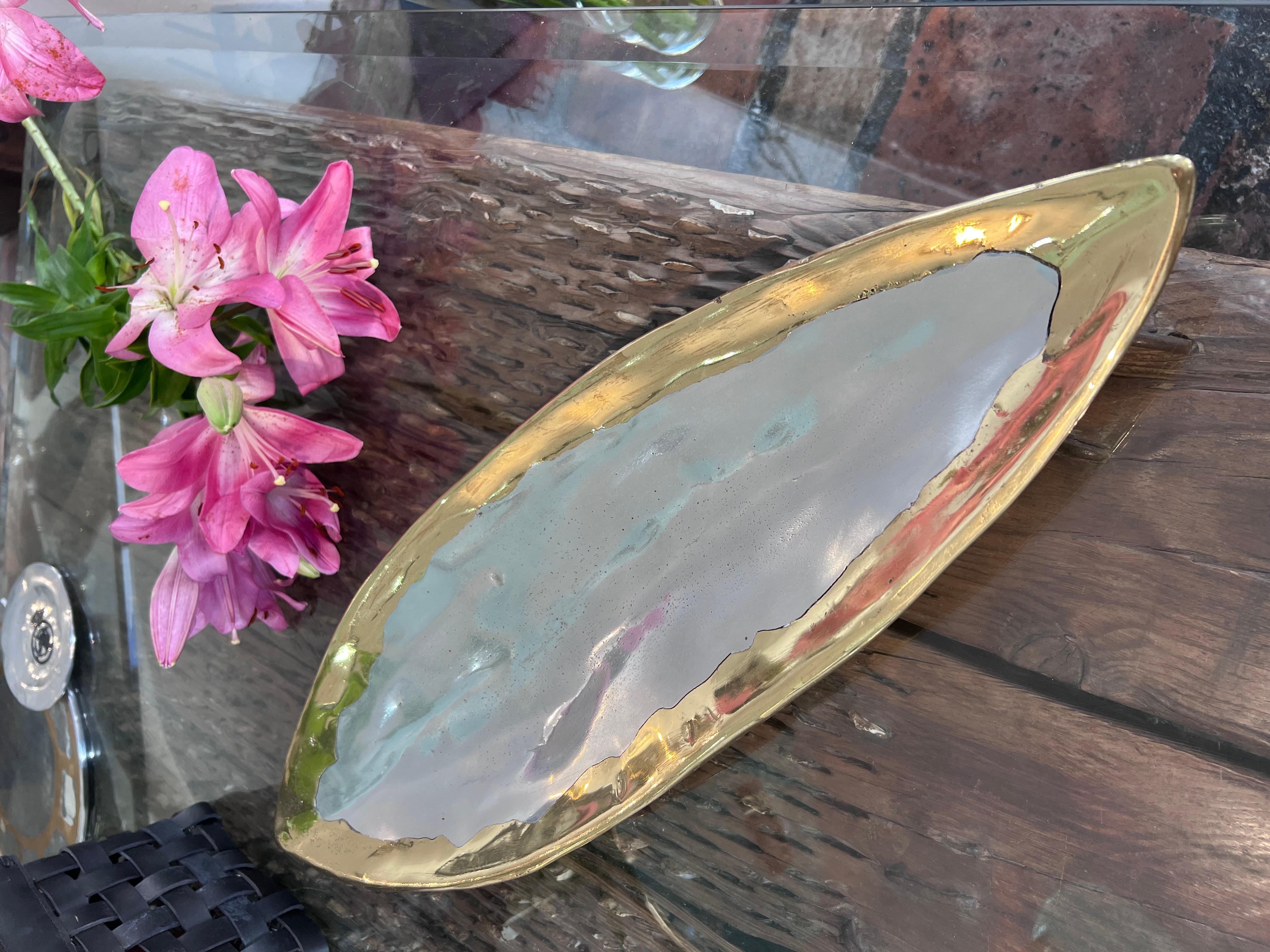 The decorative Canoa Dish was created by David Marshall, it is made of sand cast aluminum and sand cast brass.
Handmade, mounted and finished in our foundry and workshop in Spain from recycled materials.
Certified authentic by the Artist David