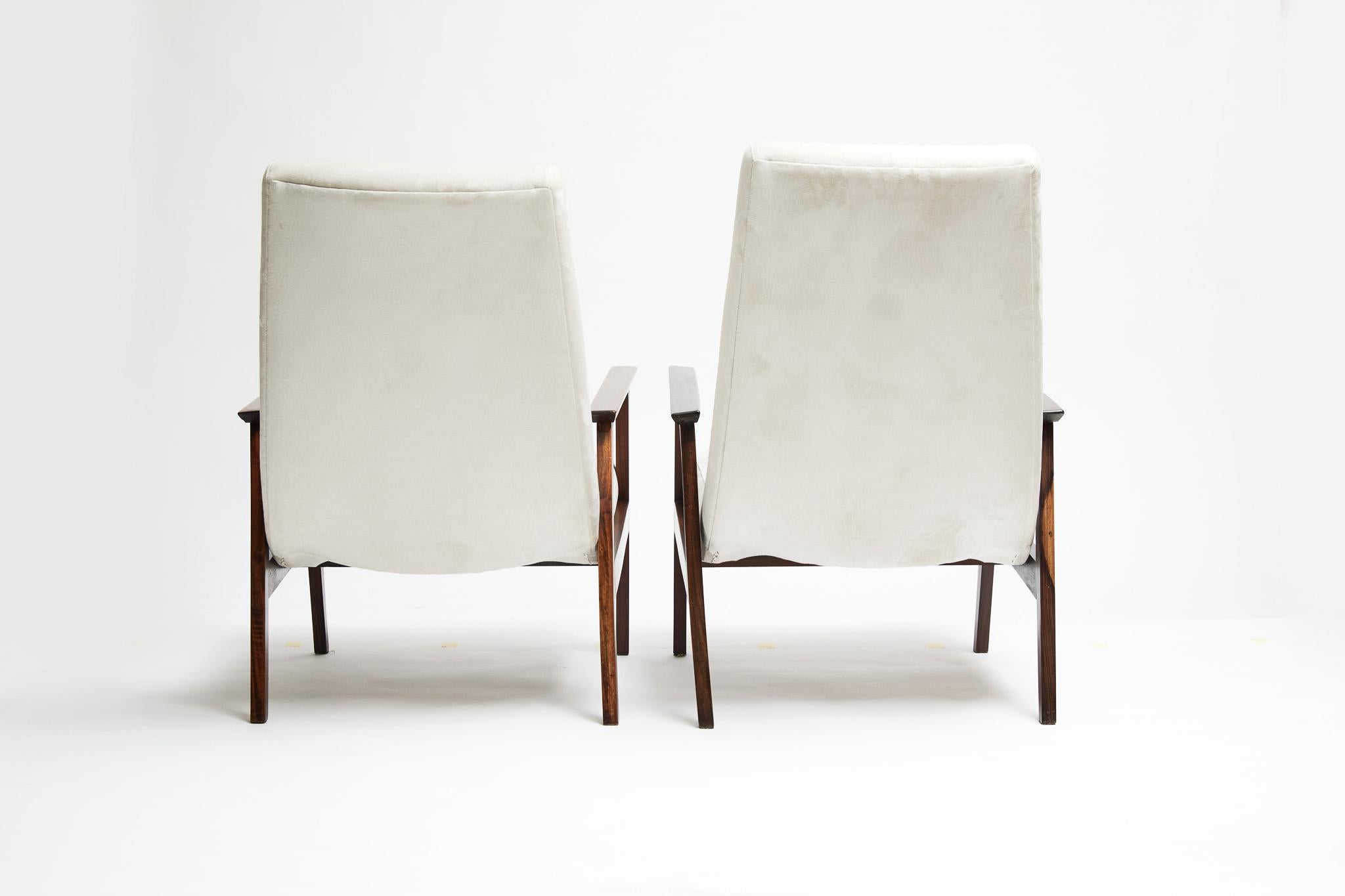 Woodwork Mid-Century Modern Armchairs in Hardwood & White Suede by Gelli, ci 1960, Brazil For Sale