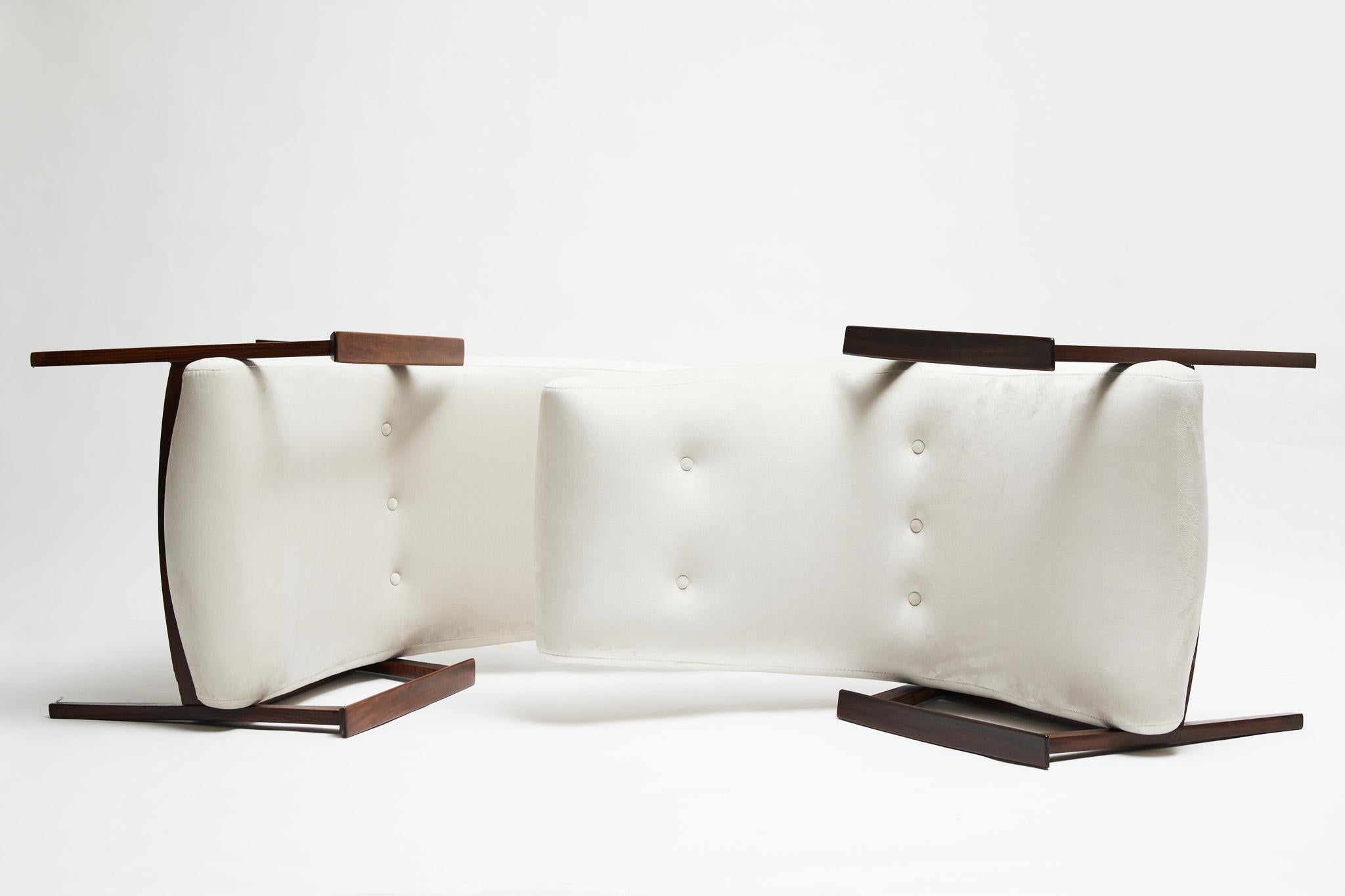 20th Century Mid-Century Modern Armchairs in Hardwood & White Suede by Gelli, ci 1960, Brazil For Sale