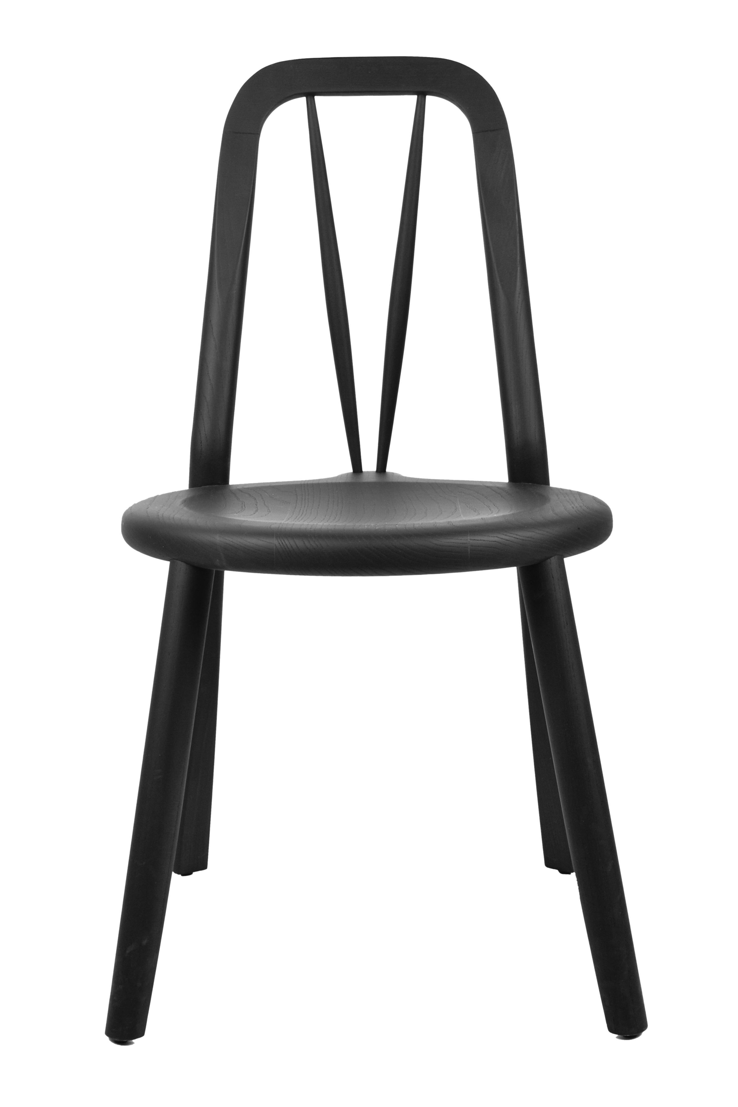 S'inspirant du design intemporel de la chaise Bacalhau, Canoa offre une touche contemporaine qui s'intègre parfaitement à tout espace. Que vous cherchiez à améliorer votre salle à manger ou à ajouter une touche de sophistication à votre salon, Canoa
