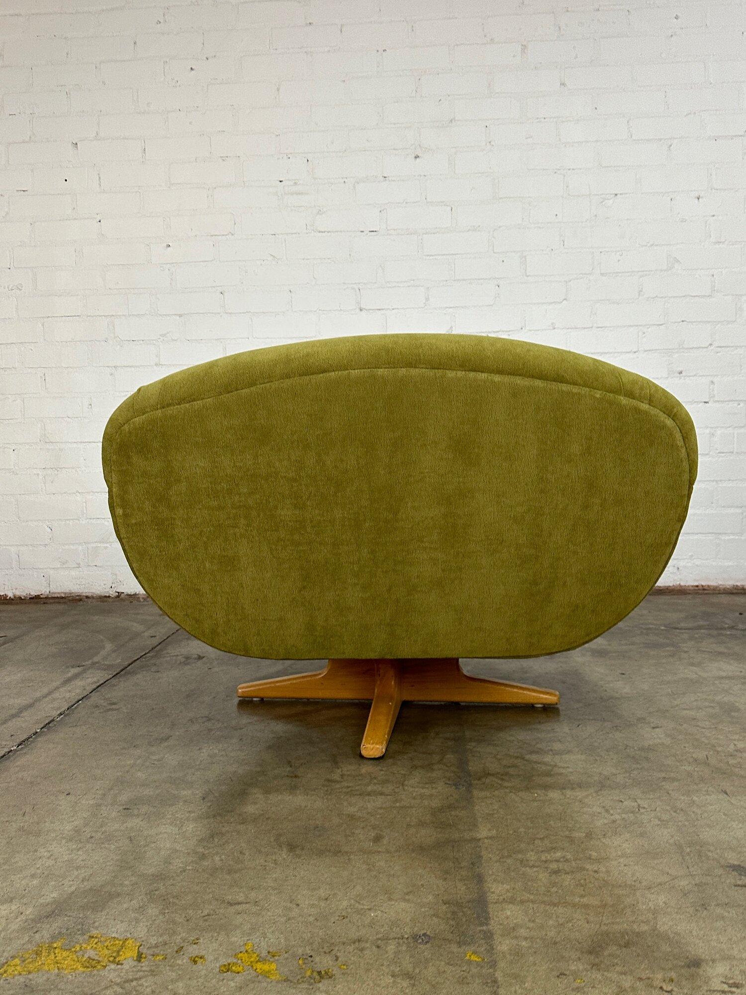 Canoe Swivel Chair by In House Furniture In Good Condition For Sale In Los Angeles, CA