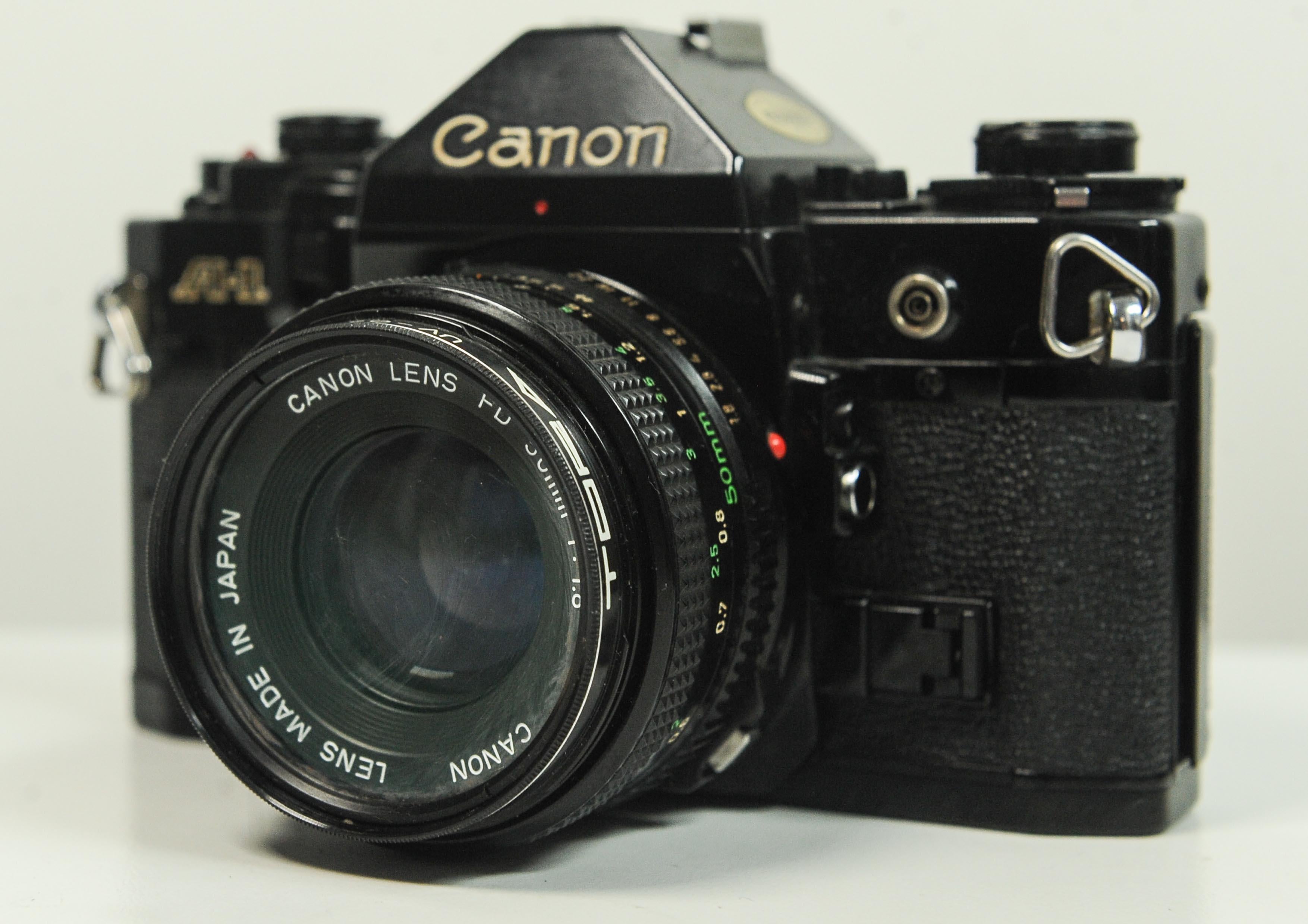 Canon A-1 Black Body 35mm SLR Filmkamera mit Canon FD 50mm F1.8 Prime Objektiv (Moderne der Mitte des Jahrhunderts) im Angebot